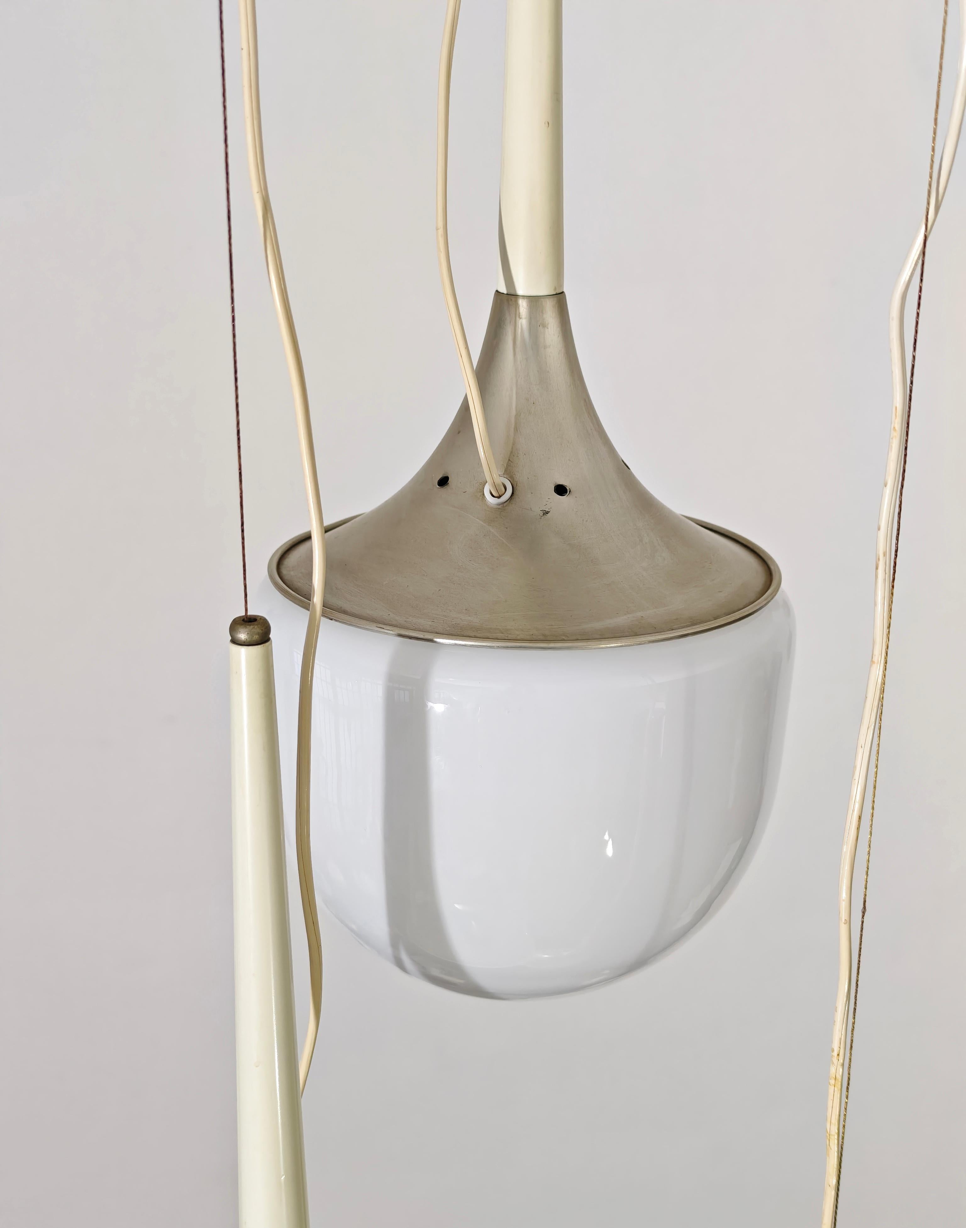 Fine XX secolo Lampada da soffitto in vetro lattimo e alluminio di Esperia Italia, metà del secolo scorso in vendita