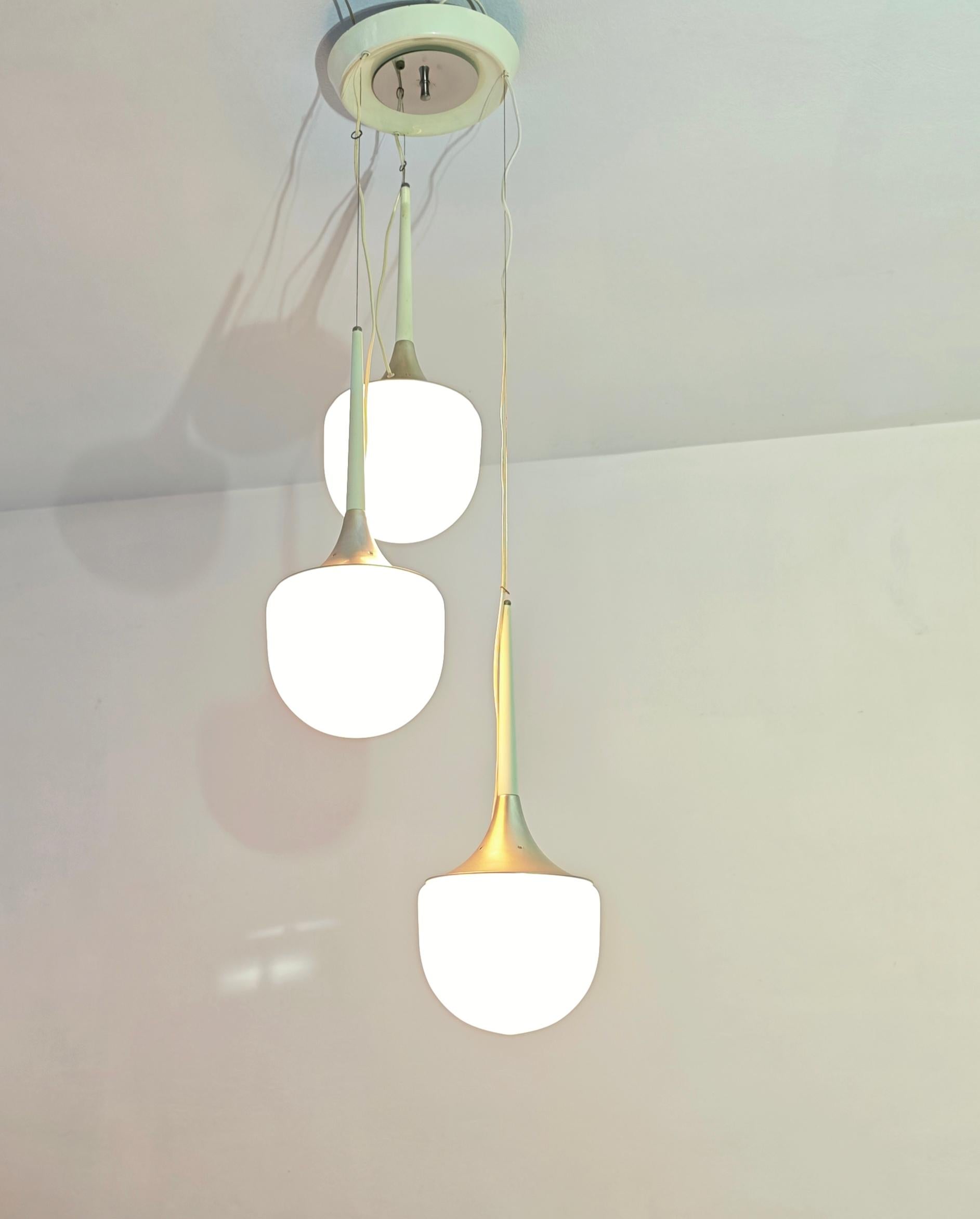 Lampada da soffitto in vetro lattimo e alluminio di Esperia Italia, metà del secolo scorso in vendita 1