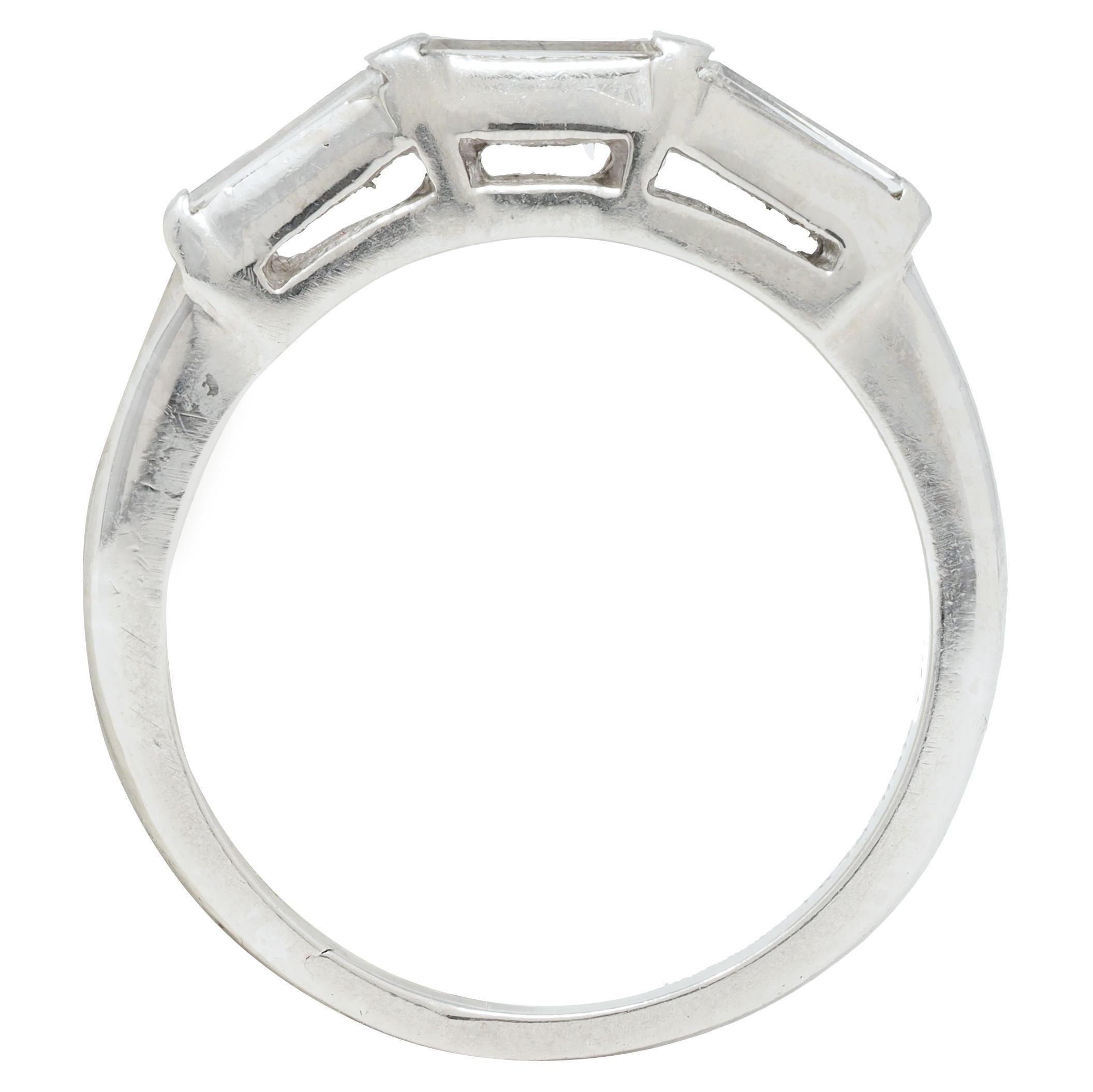 Mid-Century 0,30 CTW Baguette-Diamant Platin Vintage Stapelbarer Ring (Baguetteschliff) im Angebot