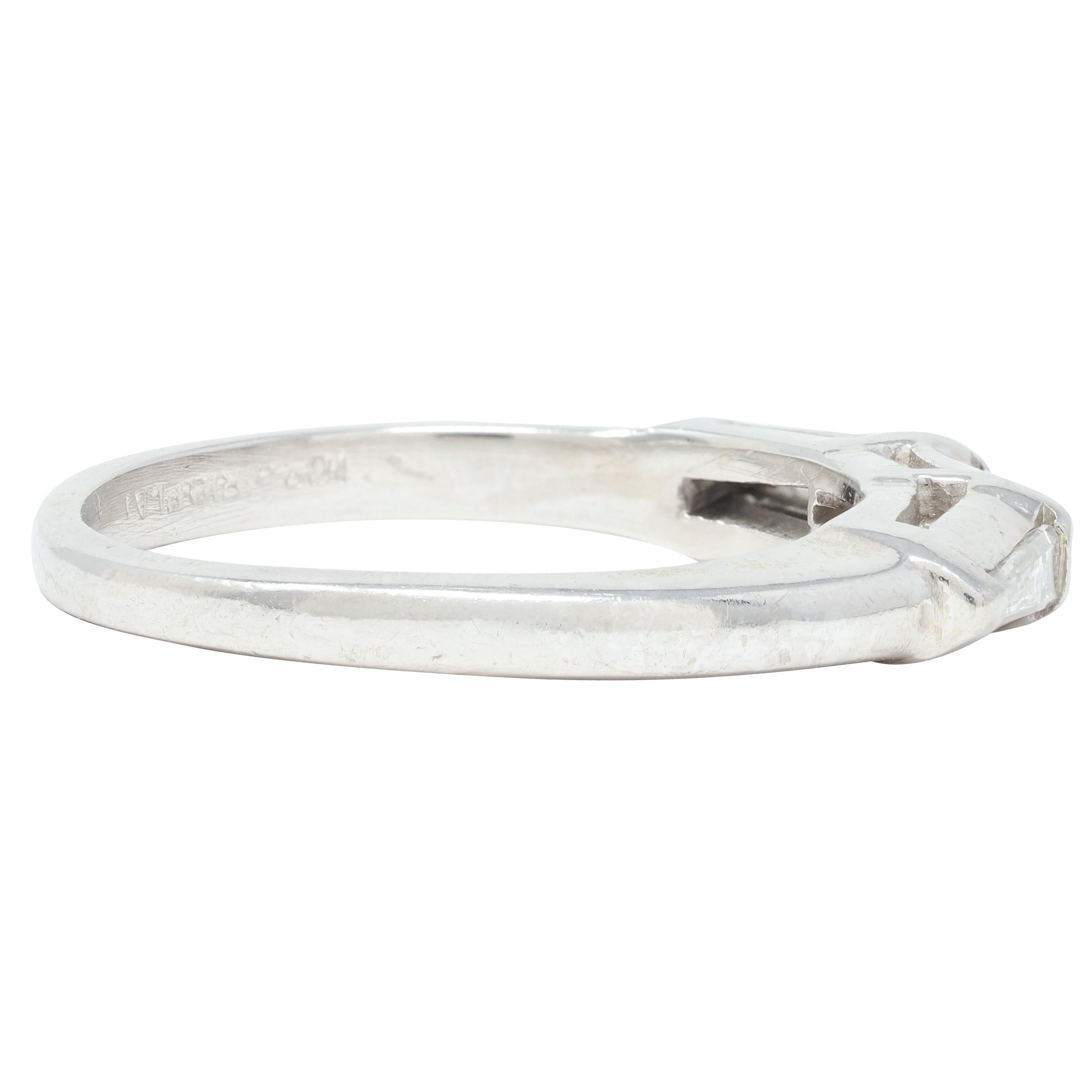 Mid-Century 0,30 CTW Baguette-Diamant Platin Vintage Stapelbarer Ring für Damen oder Herren im Angebot