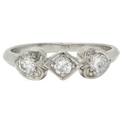 Medio Siglo 0.32 CTW Diamante Platino Corazón Tres Piedras Anillo Vintage