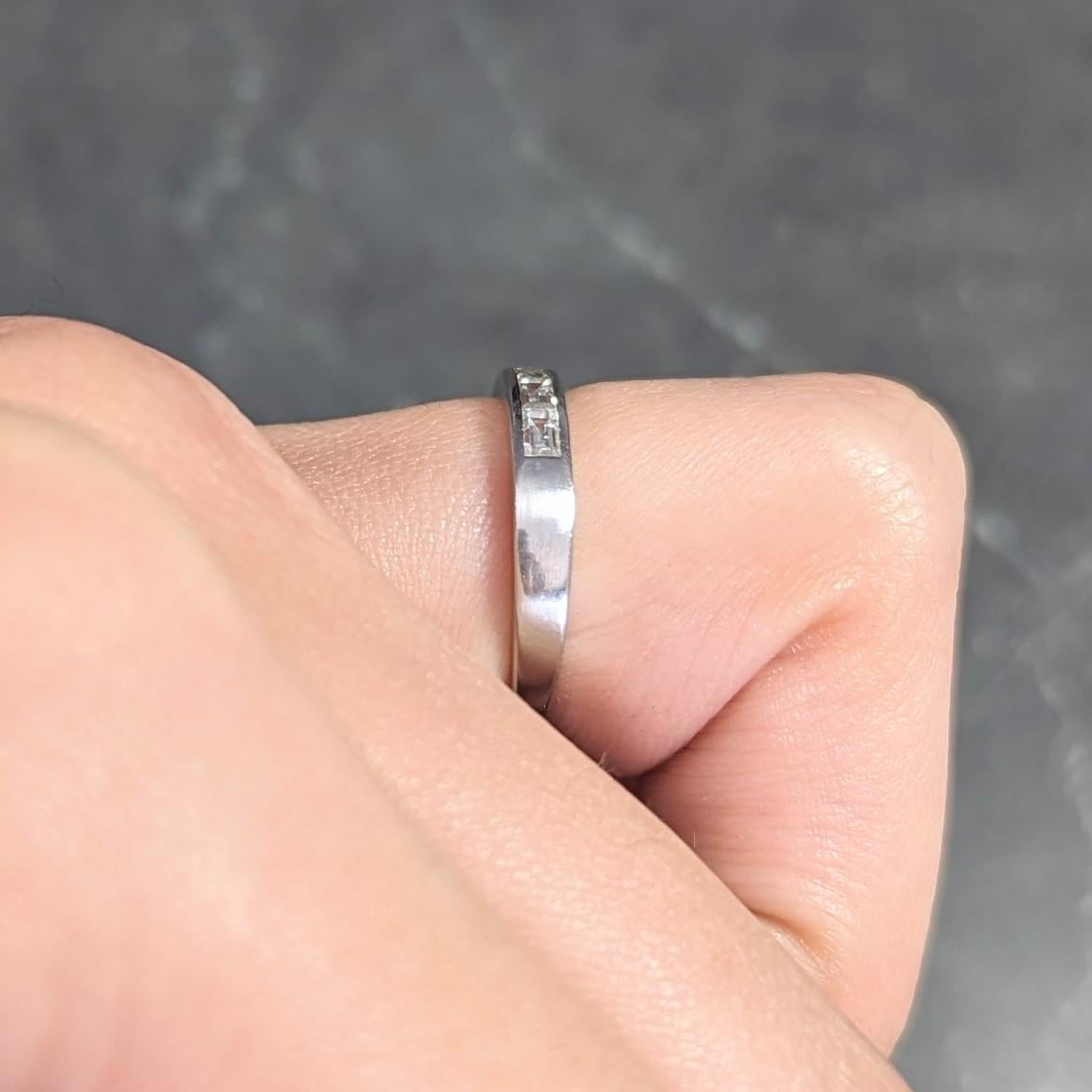 Mid-Century 0.42 Carat Diamond Platinum Vintage Wedding Band Ring For Sale 2