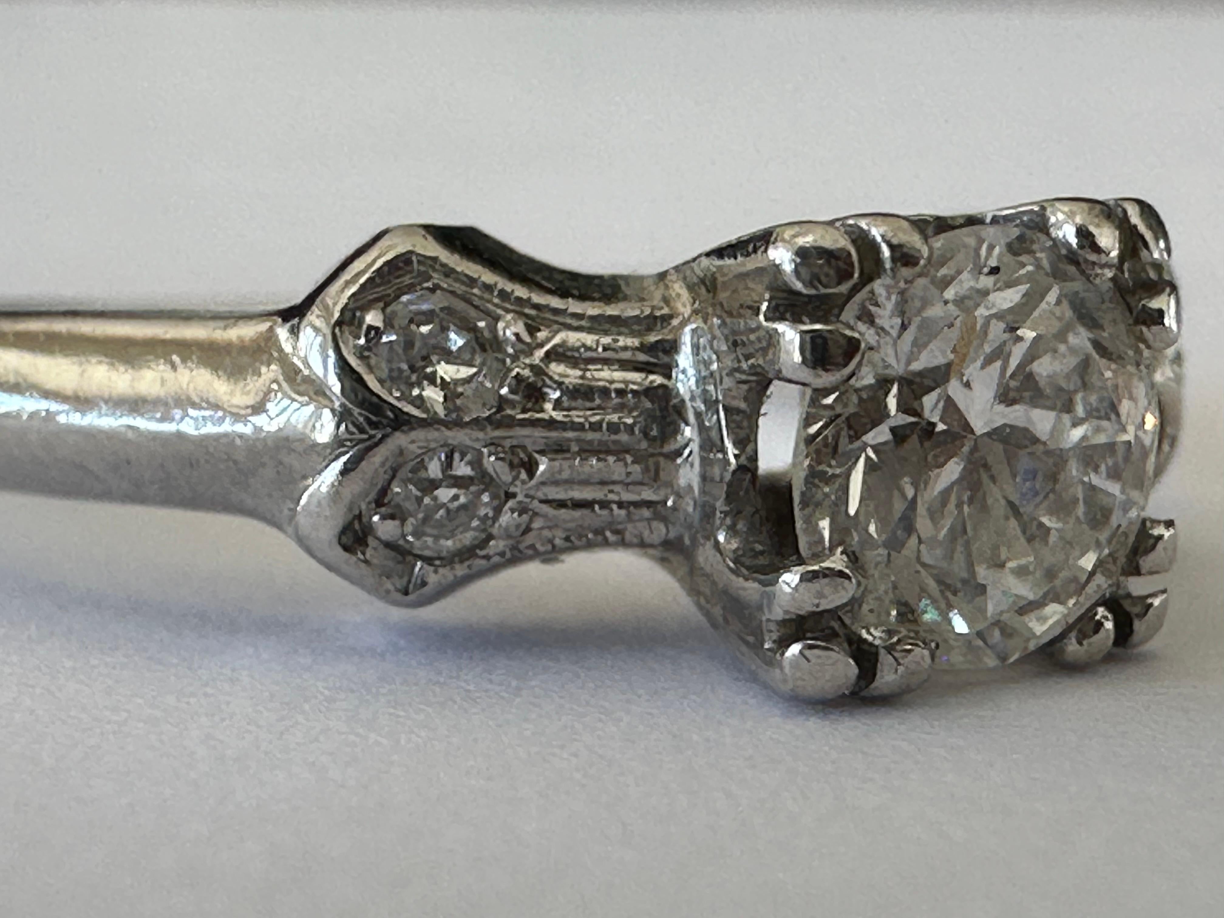 Bague de fiançailles du milieu du siècle avec nœud de diamants de 0,50 carats  en vente 3