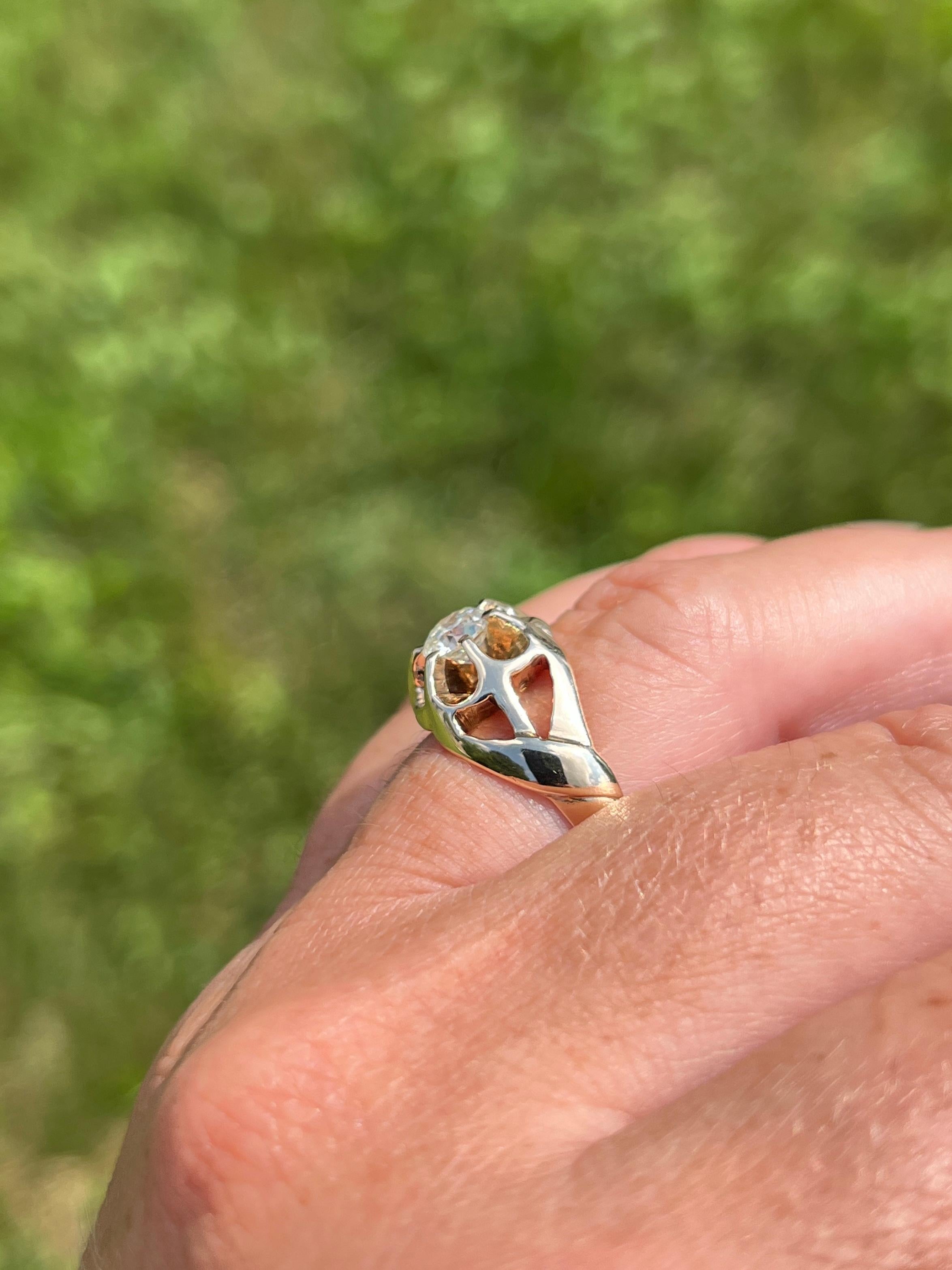 Women's or Men's Mid-Century 0.64 Carat Diamond and 14k Yellow Gold Buttercup Ring 1960s For Sale