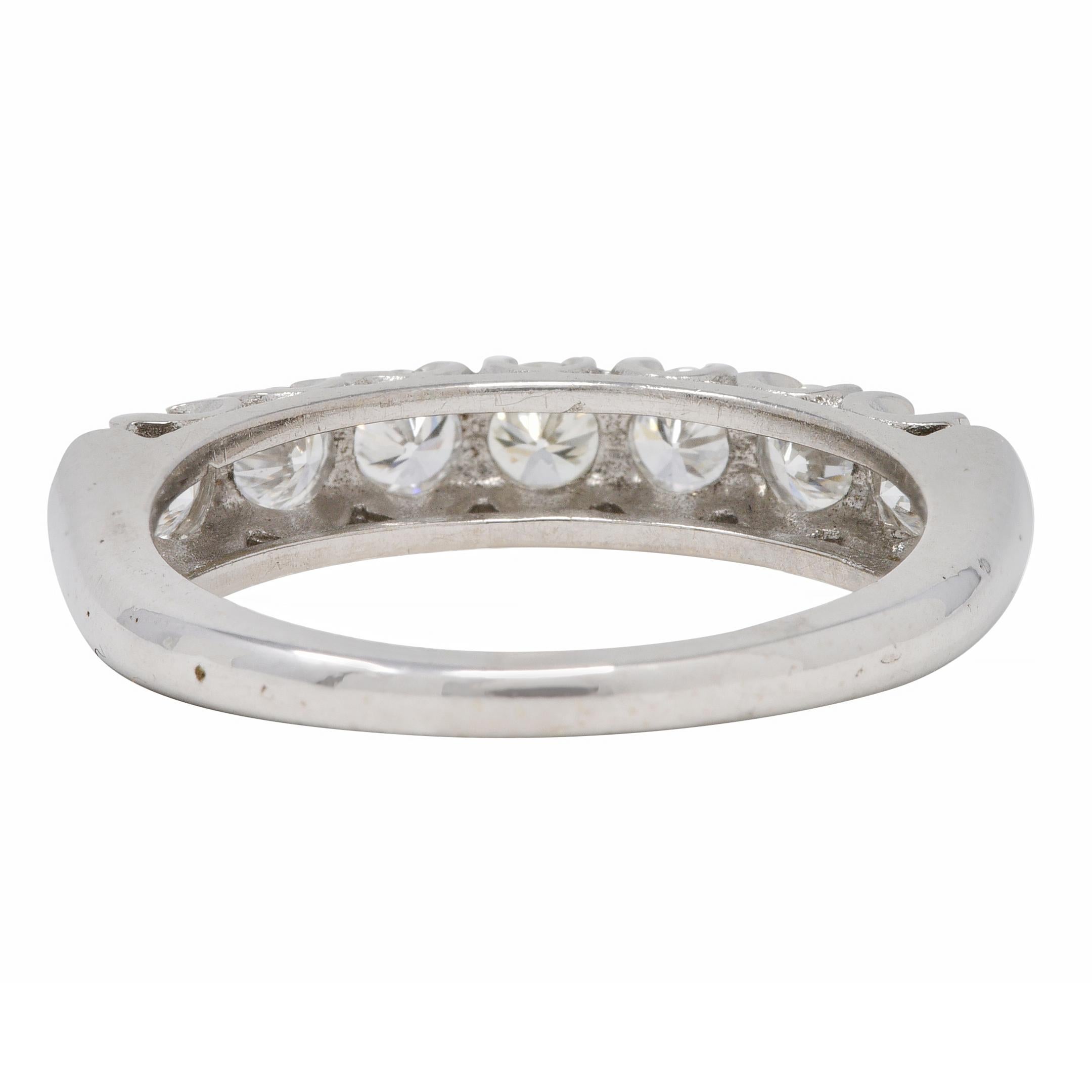 14 Karat Weißgold Fischschwanz-Vintage-Ring mit 0,70 Karat Diamant im Zustand „Hervorragend“ im Angebot in Philadelphia, PA
