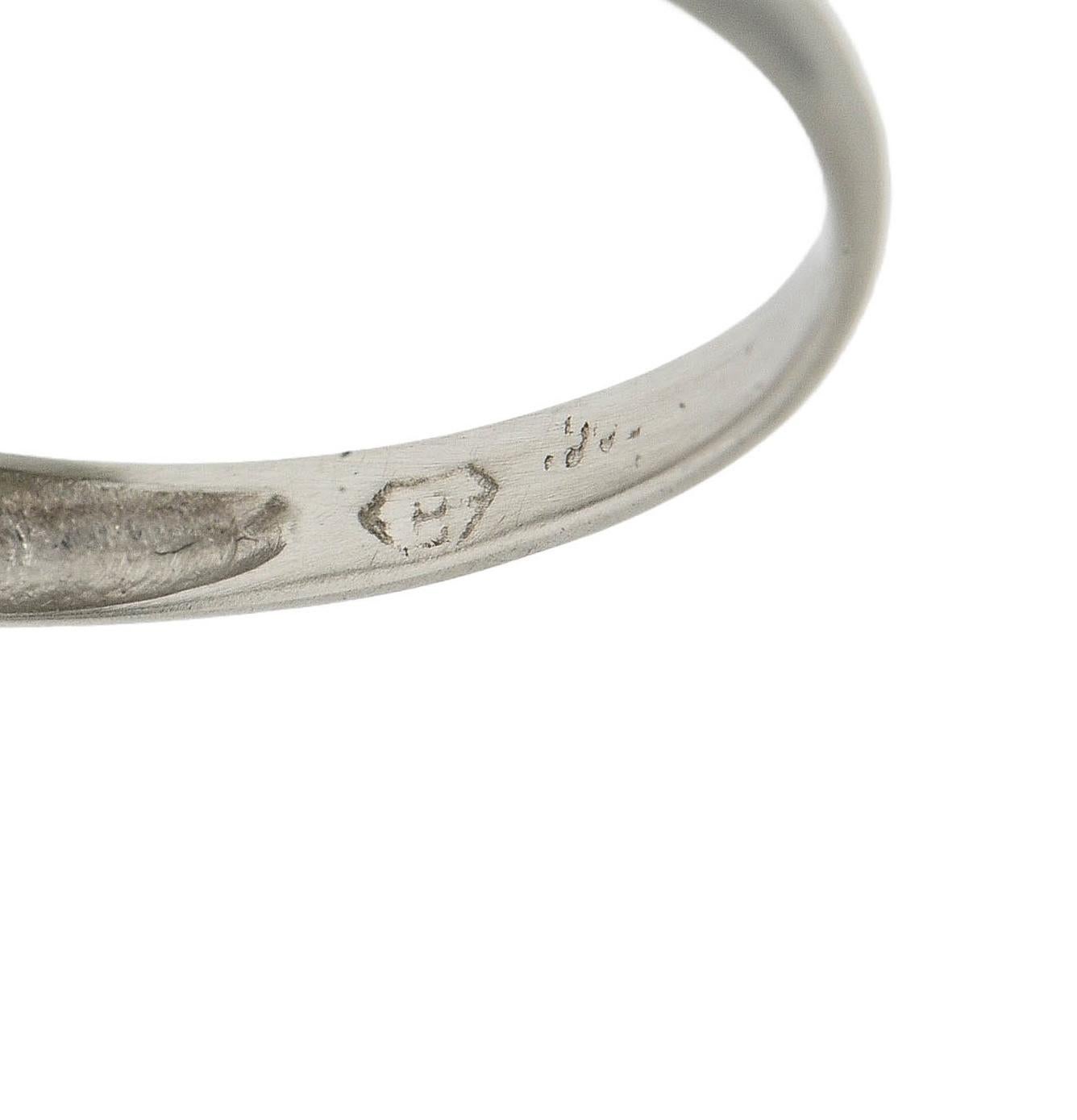 Mid-Century 0.70 CTW Diamond Platinum Vintage Seven Stone Wedding Band Ring (anneau de mariage vintage à sept pierres) en vente 3