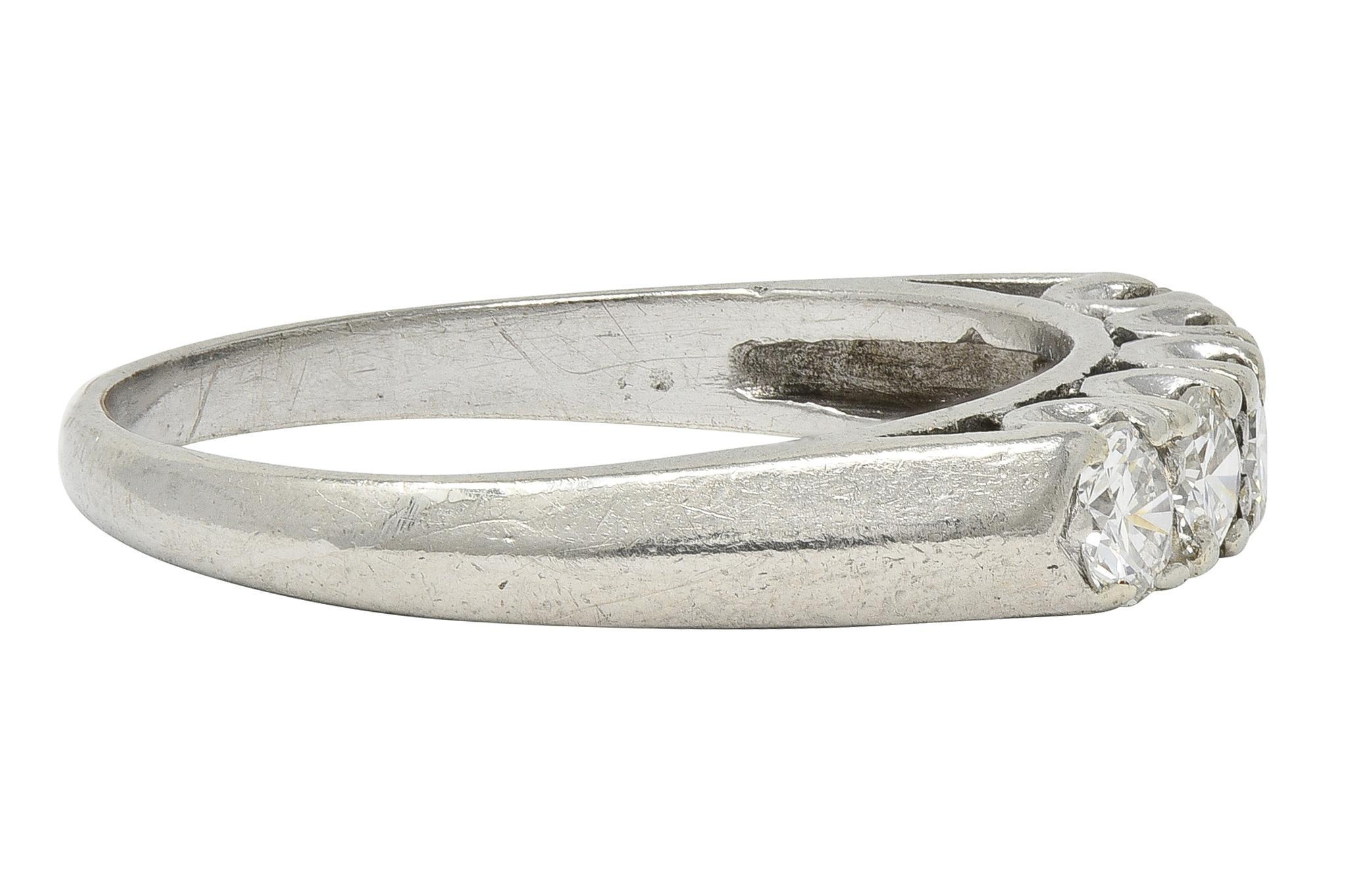 Mid-Century 0,75 CTW Diamant Platin Vintage Fischschwanz Band Ring (Brillantschliff) im Angebot