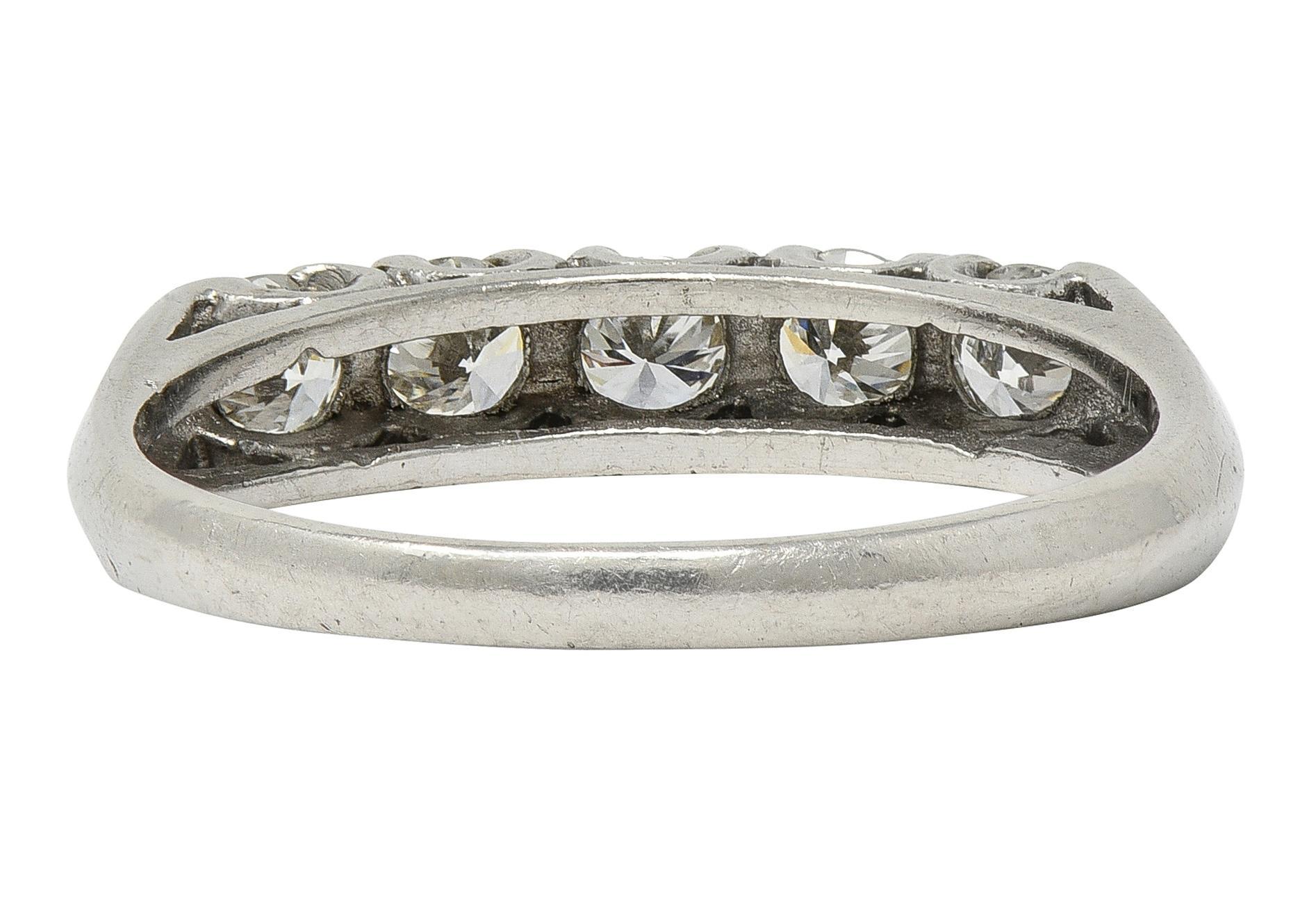 Mid-Century 0,75 CTW Diamant Platin Vintage Fischschwanz Band Ring im Zustand „Hervorragend“ im Angebot in Philadelphia, PA