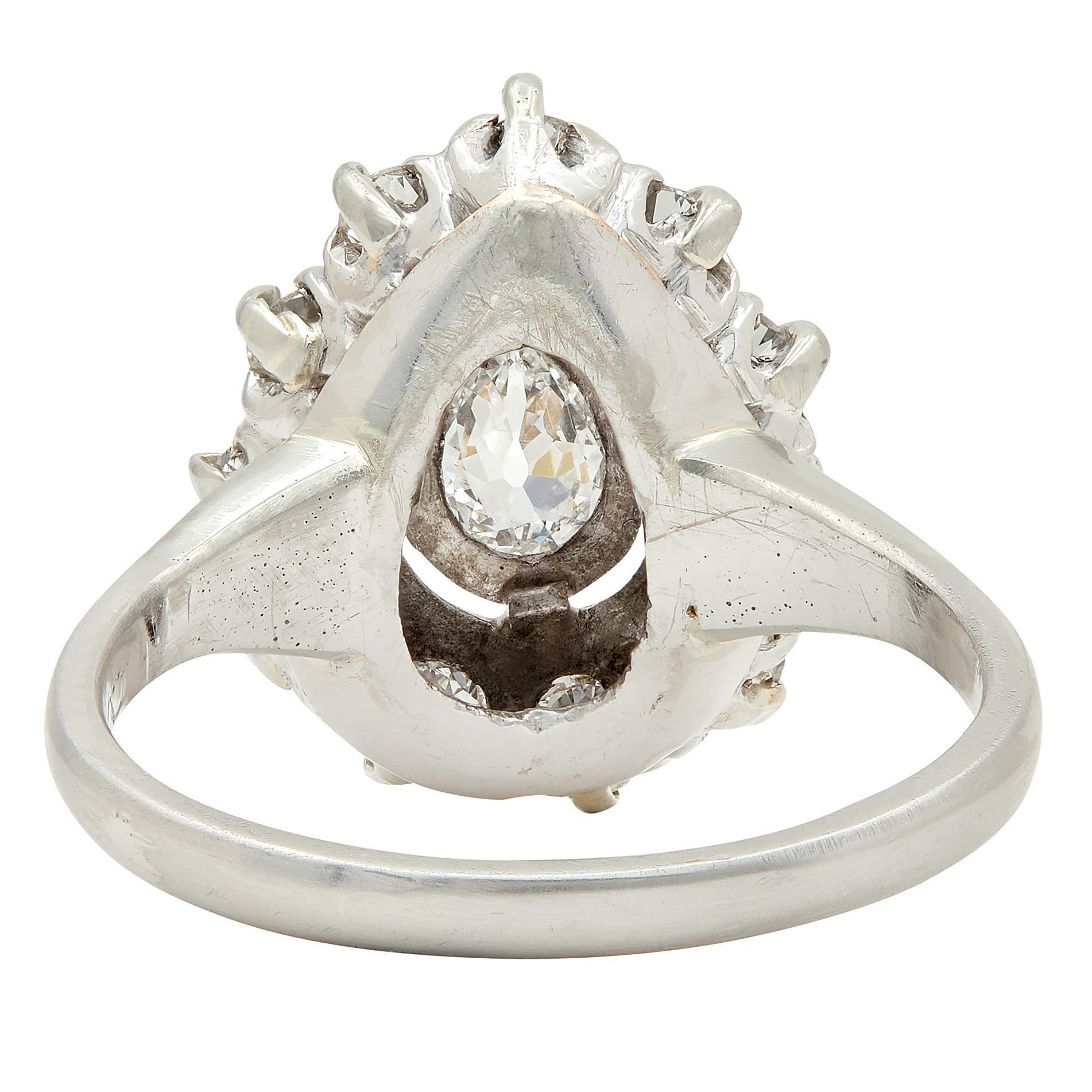 Mid-Century 0.88 CTW Pear Cut Diamond Platinum Vintage Halo Ring in vendita 4
