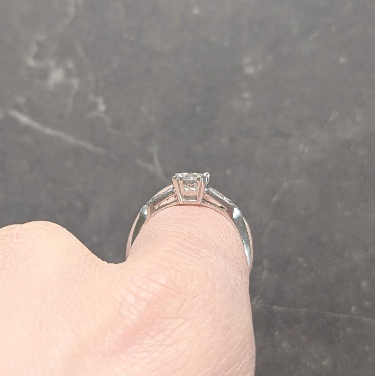 Mid-Century 0.94 CTW Diamond Platinum Vintage Knife Edge Engagement Ring For Sale 4