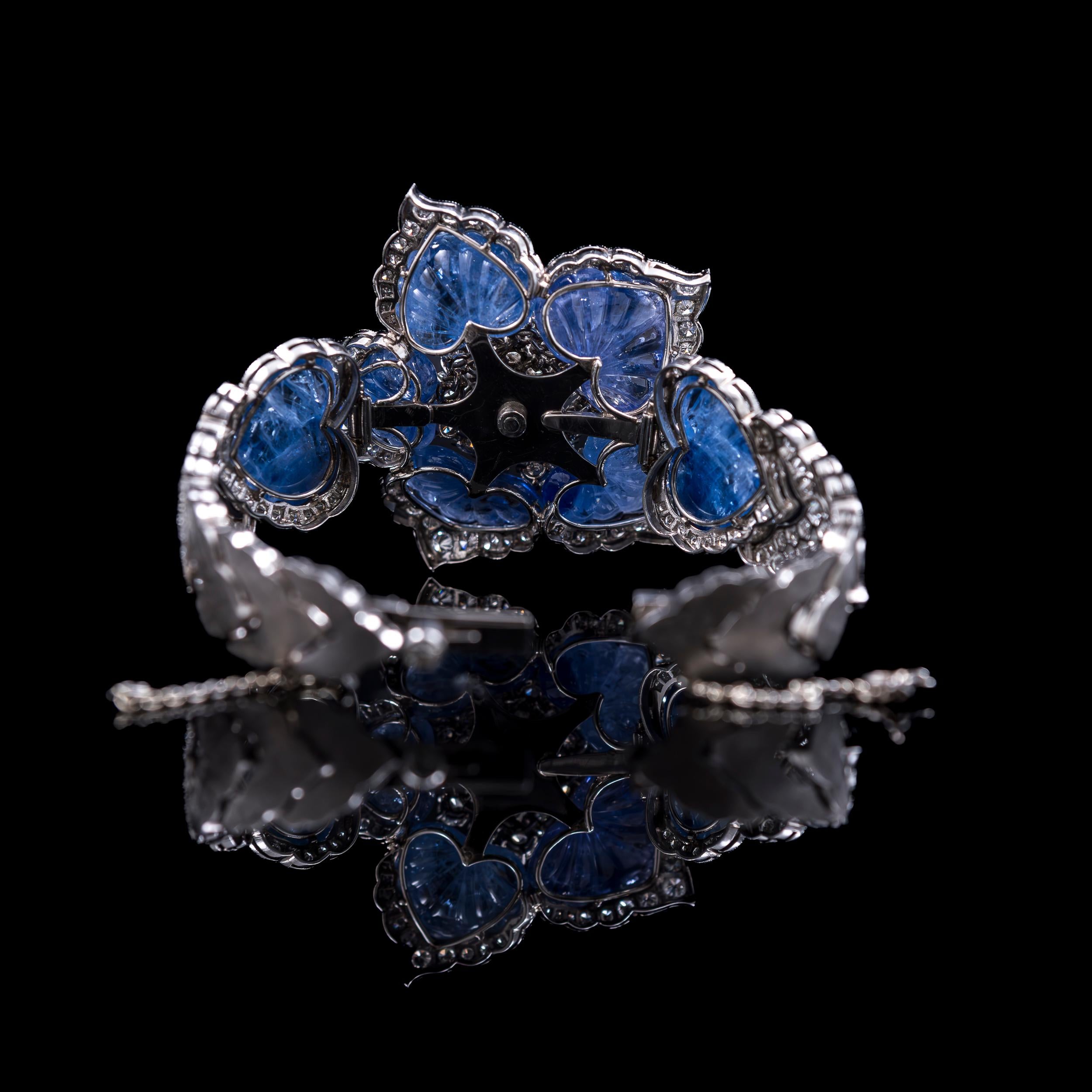 Mid-Century 100 Carat Color-Change Sapphire 11 Carat Diamond Flower Bracelet For Sale 1