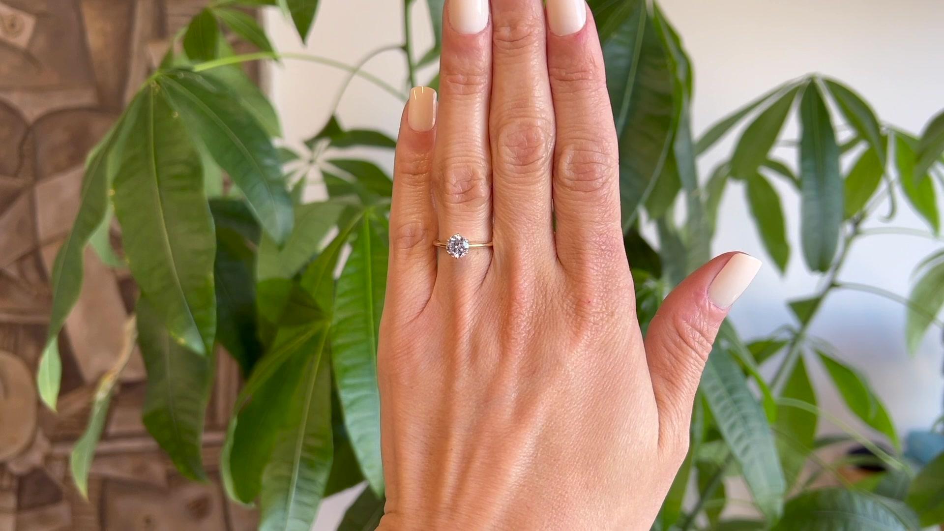 Solitärring aus 14 Karat Gelbgold mit 1,00 Karat rundem Brillantschliff aus der Mitte des Jahrhunderts (Rundschliff)