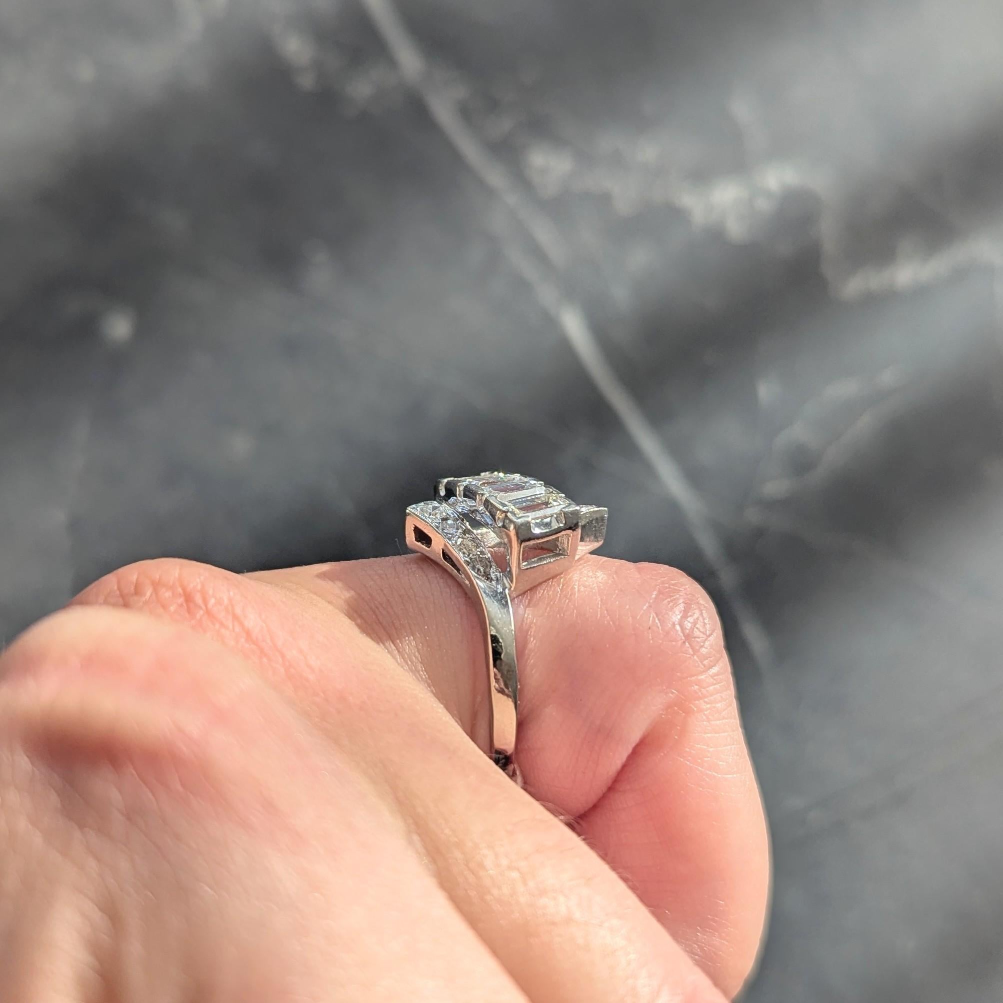 Mid-Century 1,00 CTW Diamant 14 Karat Gold Vintage Band Bypass Ring im Angebot 7