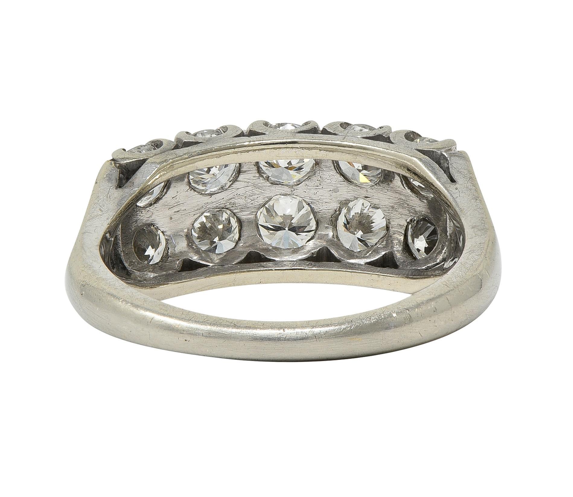 Mid-Century 1.00 CTW Diamond 14K Gold Vintage Two-Row Fishtail Wedding Band Ring In Excellent Condition For Sale In Philadelphia, PA