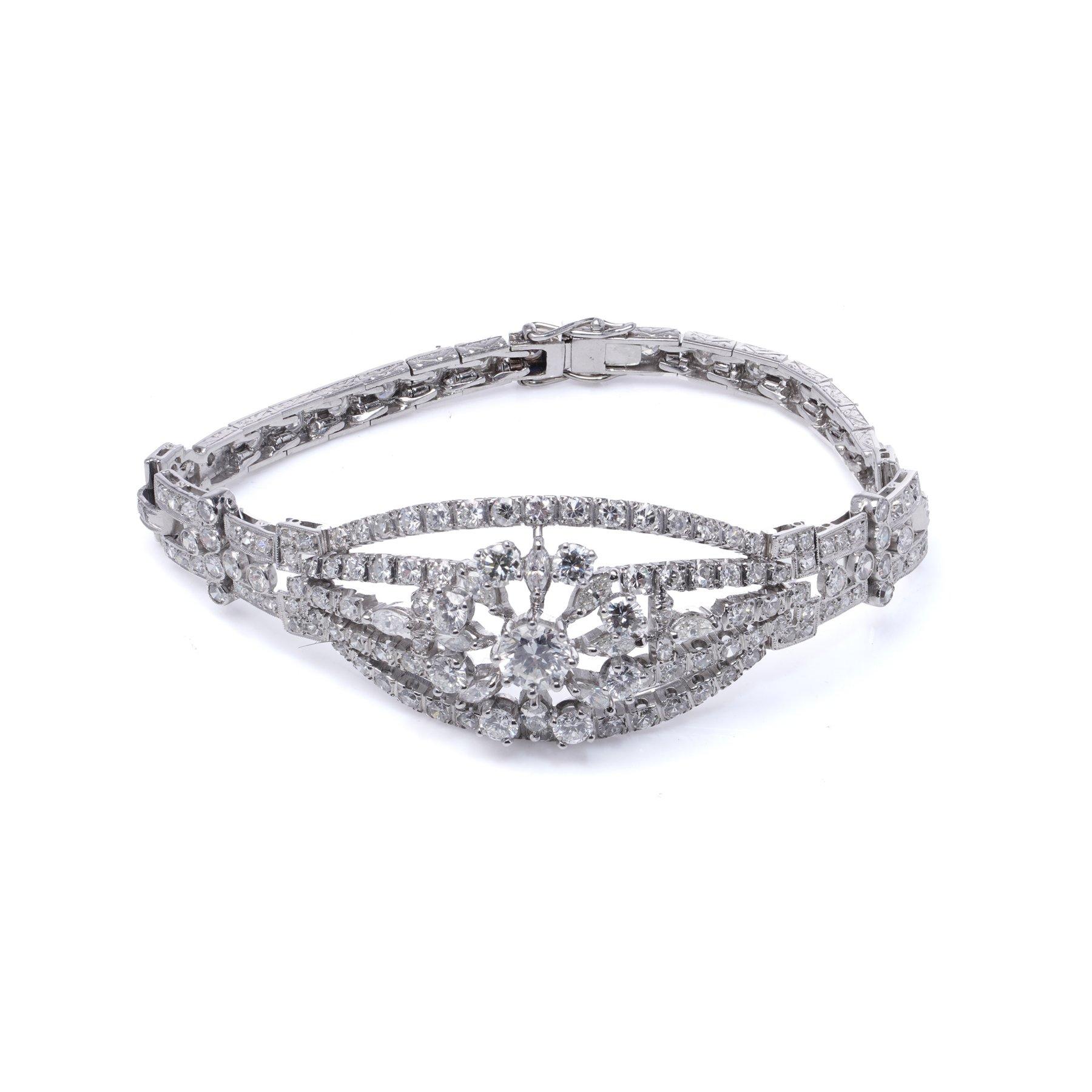 Brilliant Cut Mid-Century 10.00 carat diamond bracelet in 18K White Gold & Platinum For Sale
