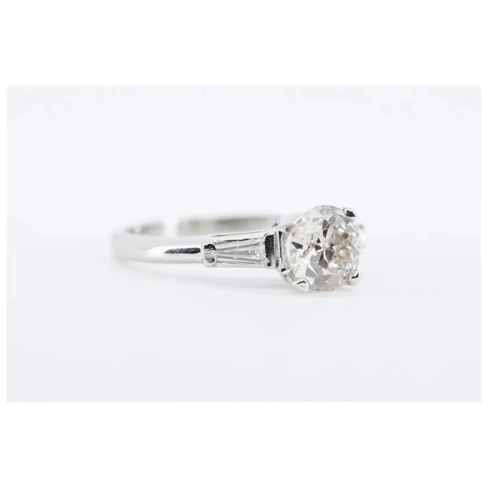 Contemporary Mid Century 1.03CTW Three Stone Diamond Engagement Ring in Platinum For Sale