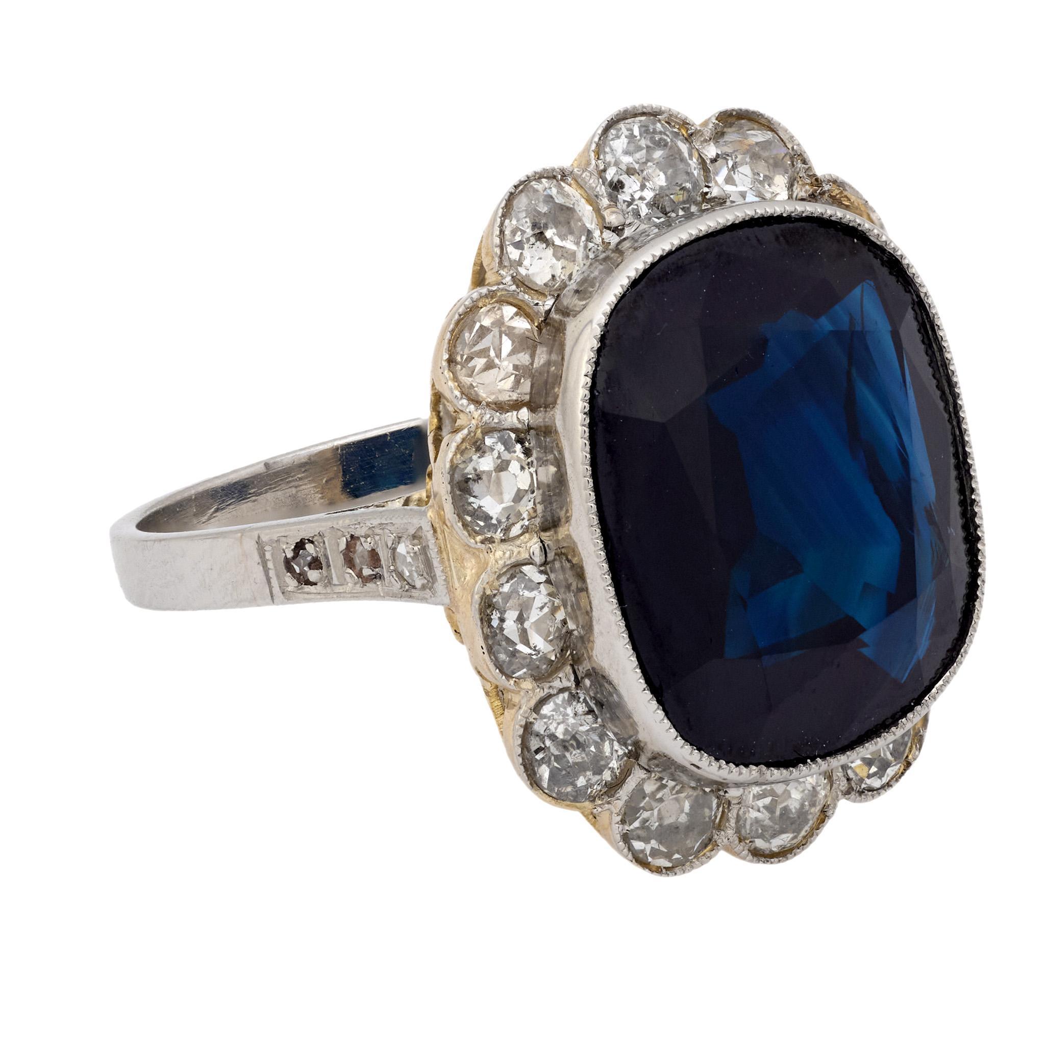 Moderno Anello a grappolo in platino con zaffiro e diamante da 10,44 carati del Mid Century in vendita