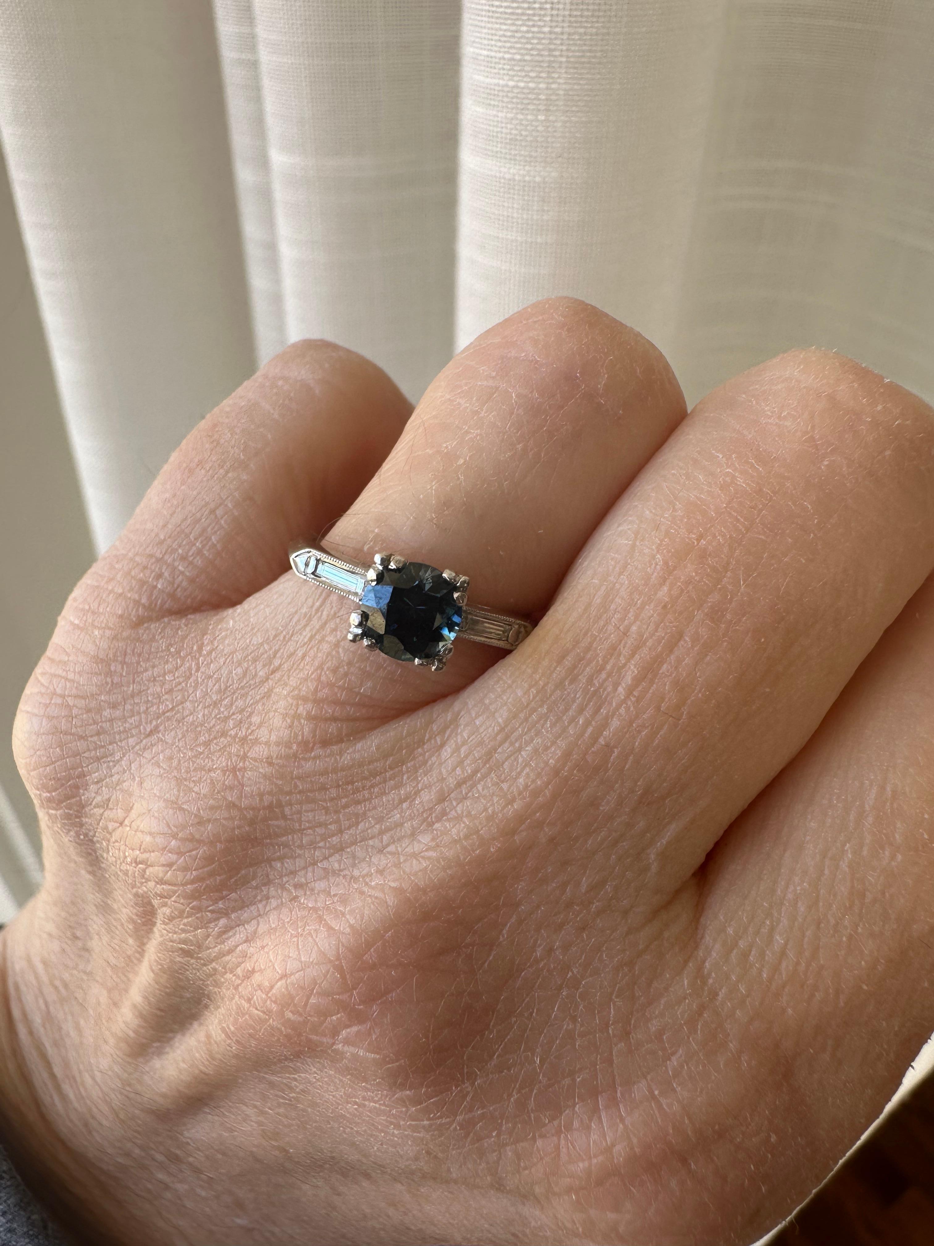 Mid-Century 1.08-Carat Blue Montana Sapphire and Diamond Ring  For Sale 4