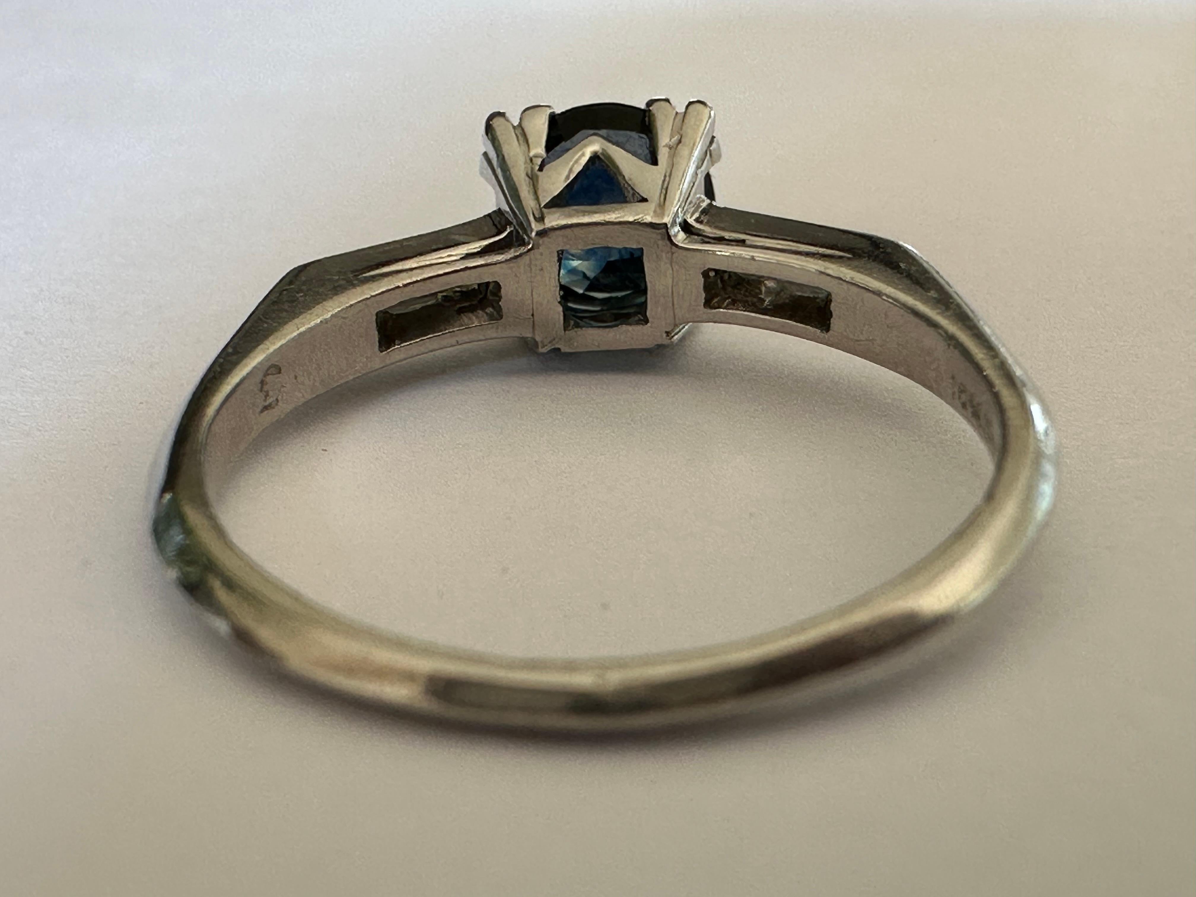 Mid-Century 1.08-Carat Blue Montana Sapphire and Diamond Ring  For Sale 1