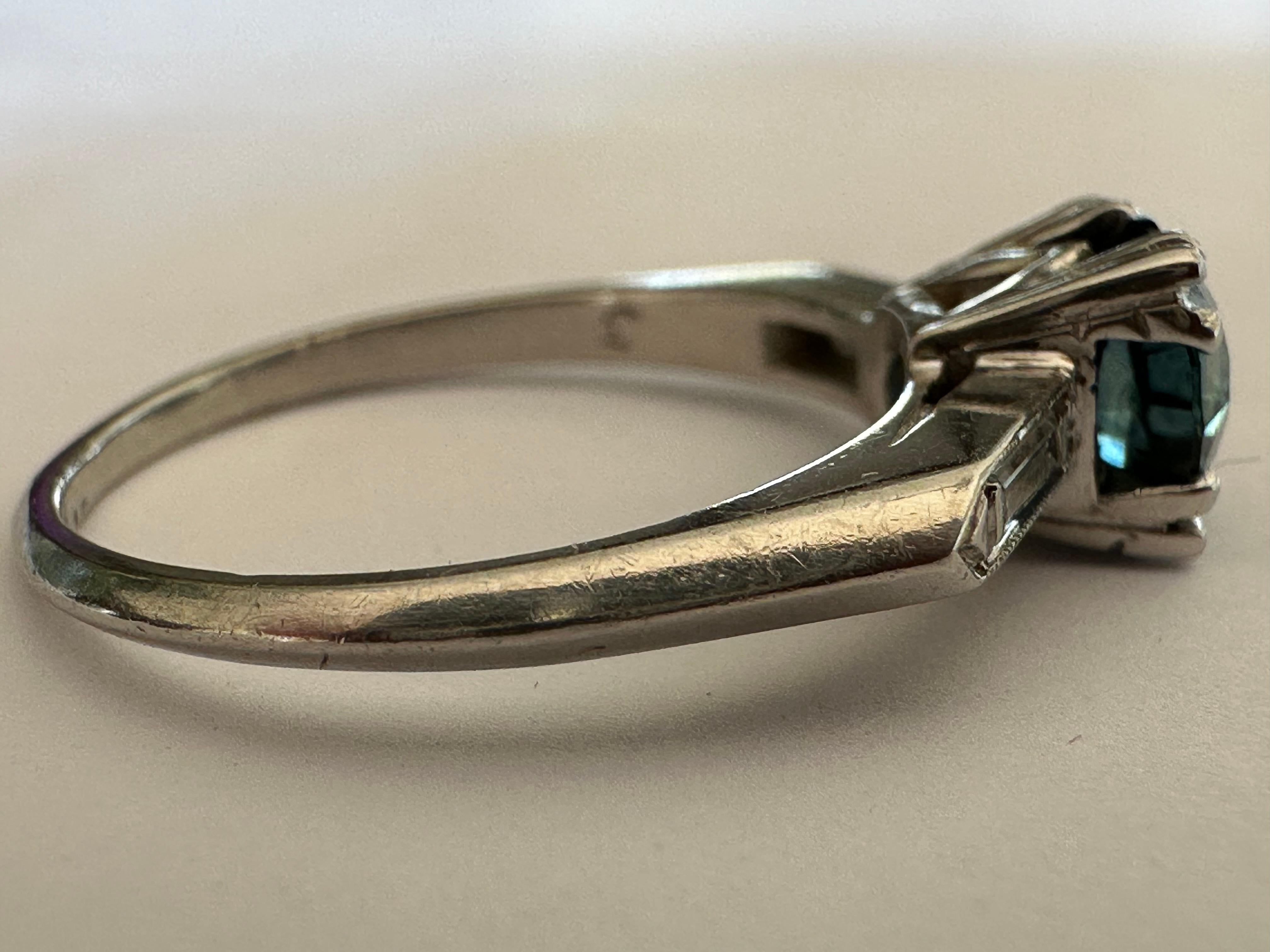 Mid-Century 1.08-Carat Blue Montana Sapphire and Diamond Ring  For Sale 2
