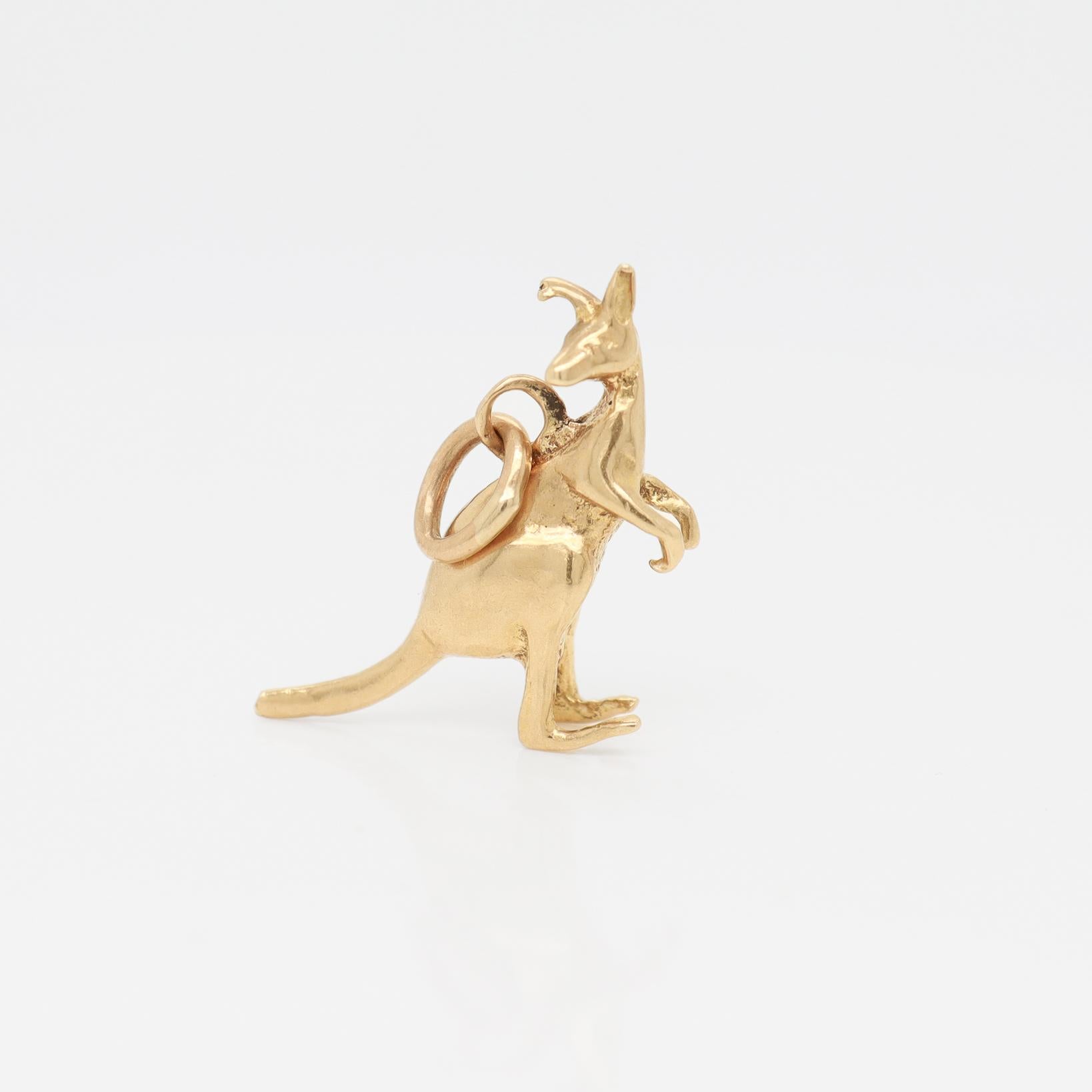 da uomo o donna Charm a forma di canguro in oro 10k di metà secolo per un braccialetto in vendita