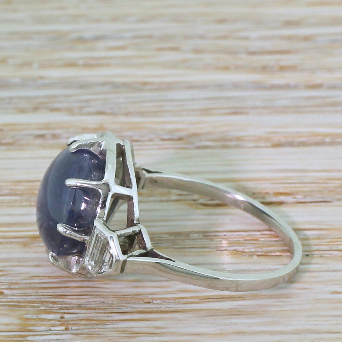 Midcentury 11.00 Carat Star Sapphire Solitaire Ring In Good Condition For Sale In Essex, GB