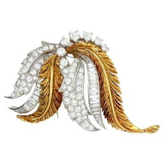 Mid Century 11.40 Carats Diamonds 18 Karat Yellow Gold Feather Brooch