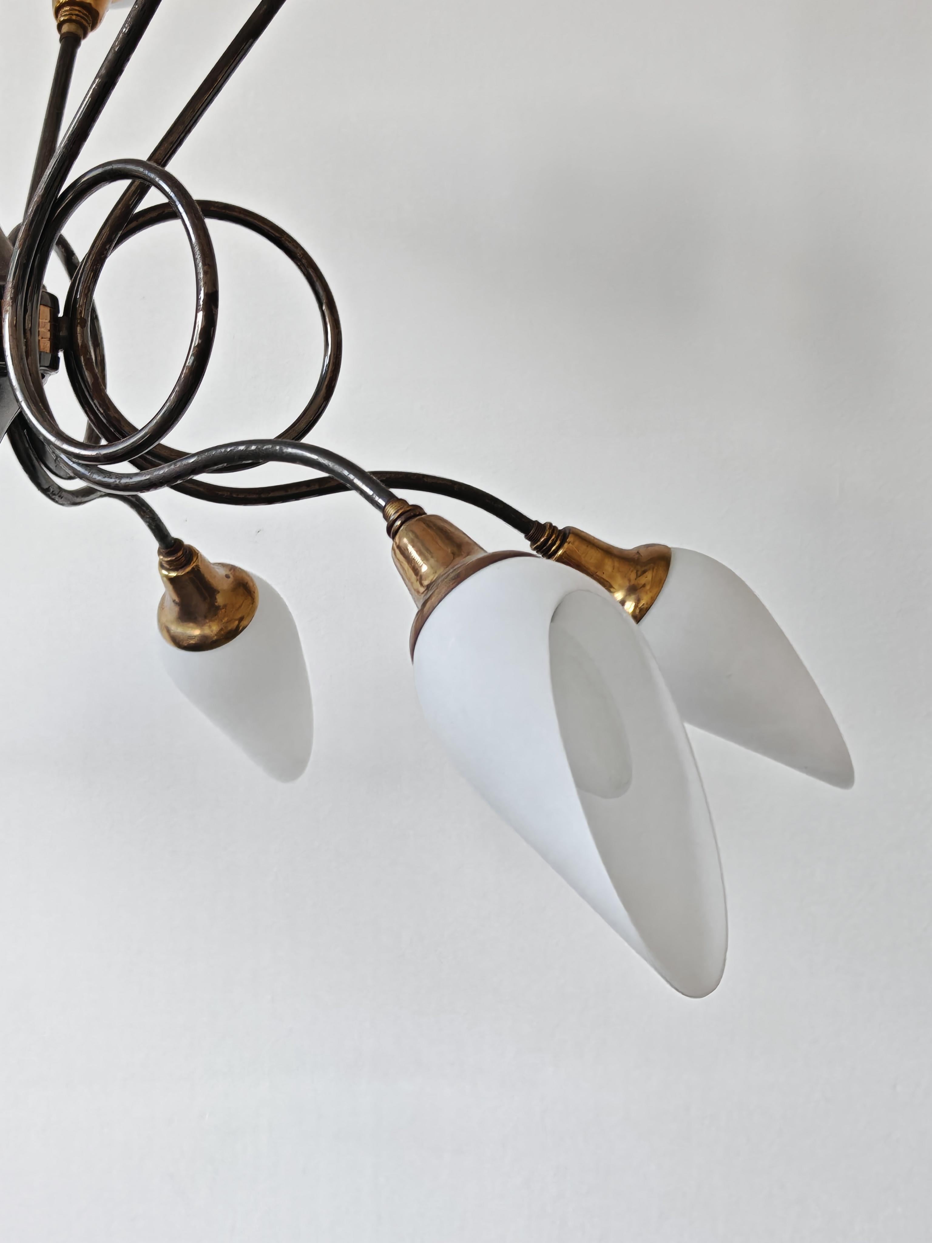 Lampadario in ottone a 12 bracci di metà secolo, attribuito ad Arredoluce, Italia, anni '50 in vendita 17