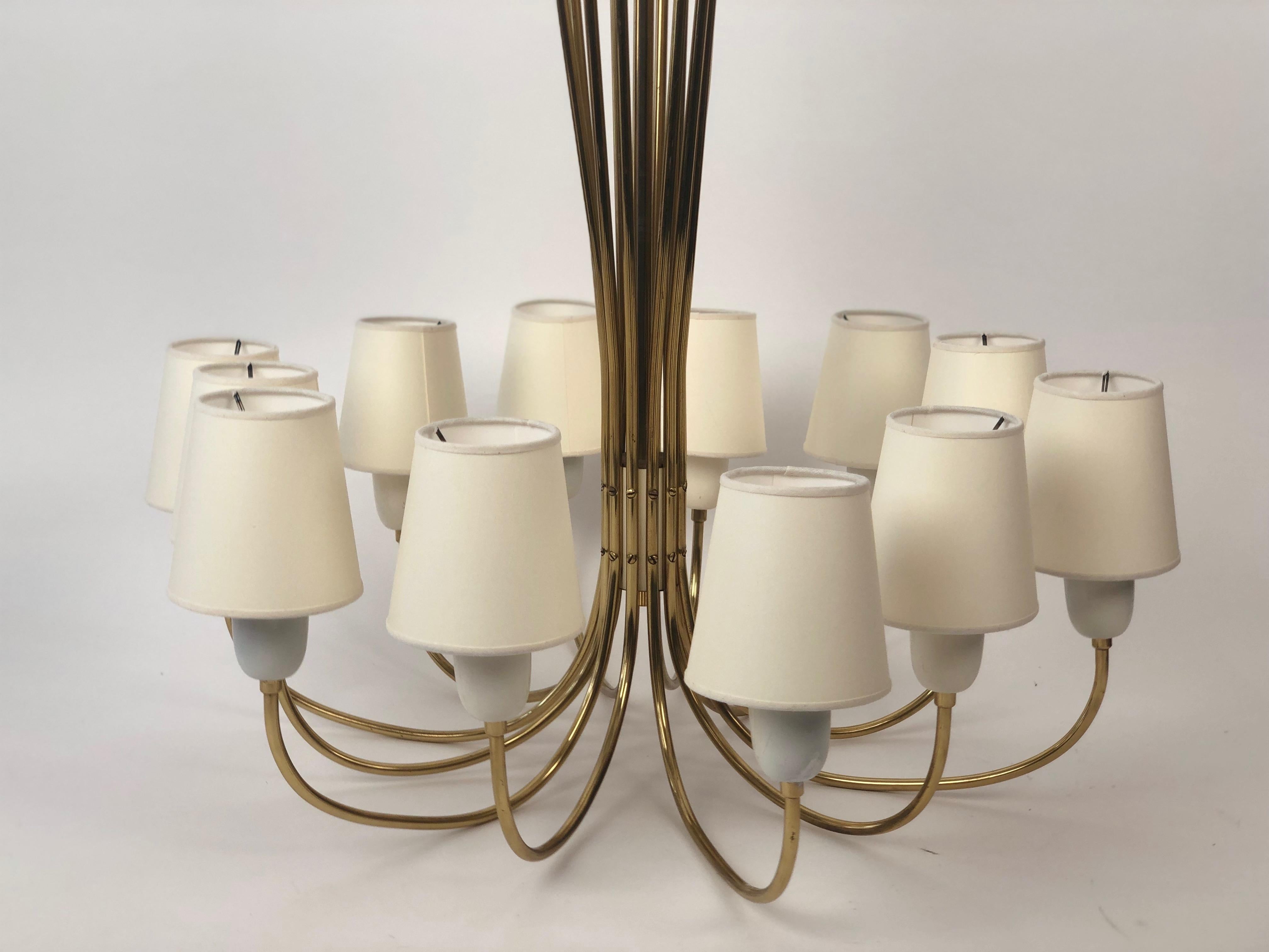 Lampadario a 12 bracci in ottone di J&T. Kalmar, Austria in vendita 3