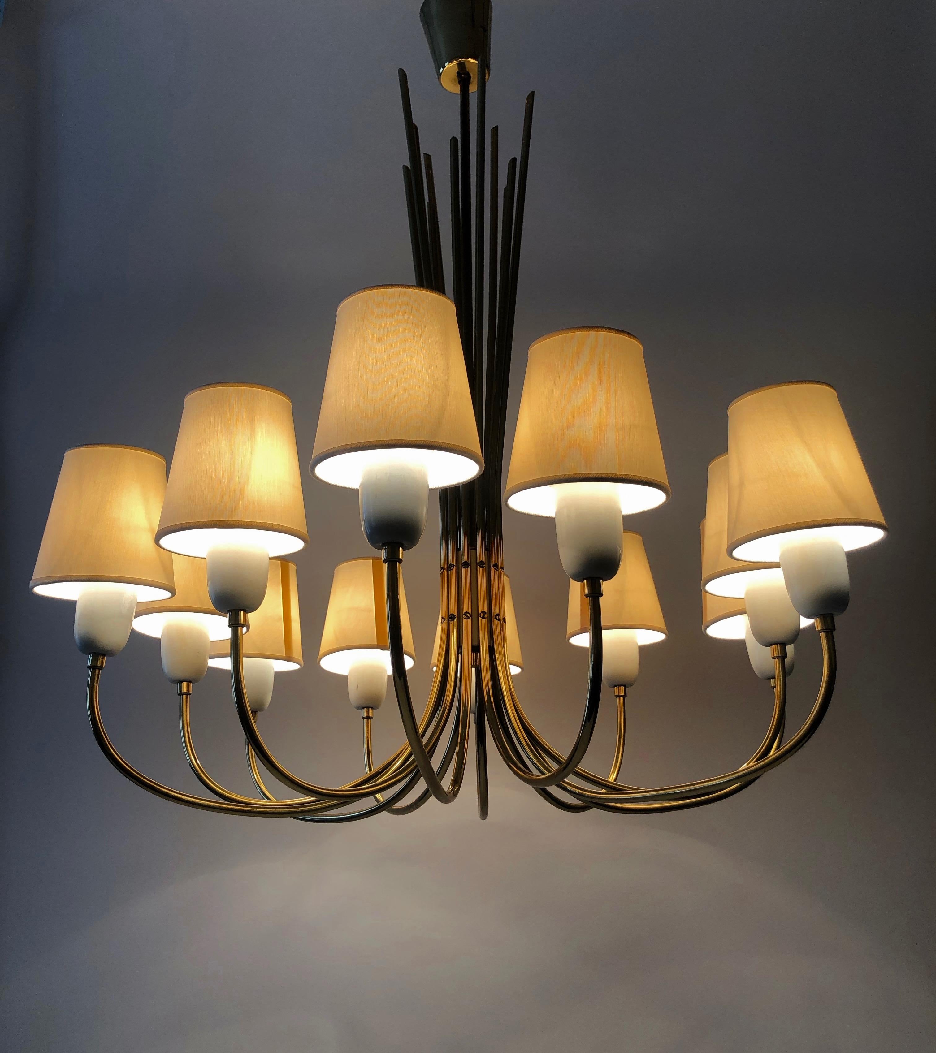 Lampadario a 12 bracci in ottone di J&T. Kalmar, Austria in vendita 5