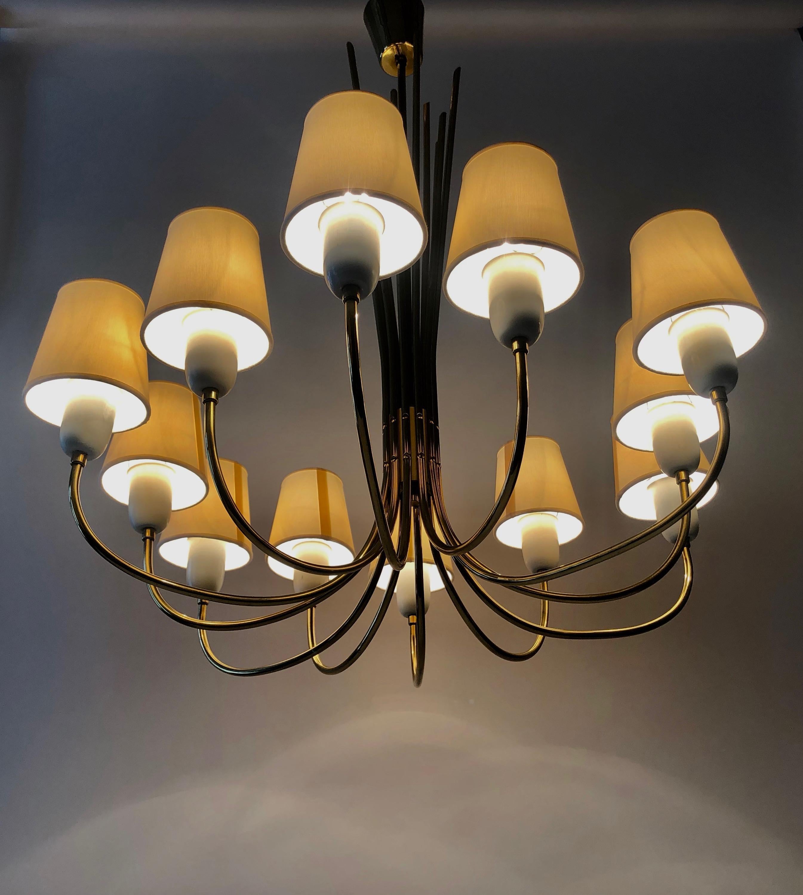 Lampadario a 12 bracci in ottone di J&T. Kalmar, Austria in vendita 6