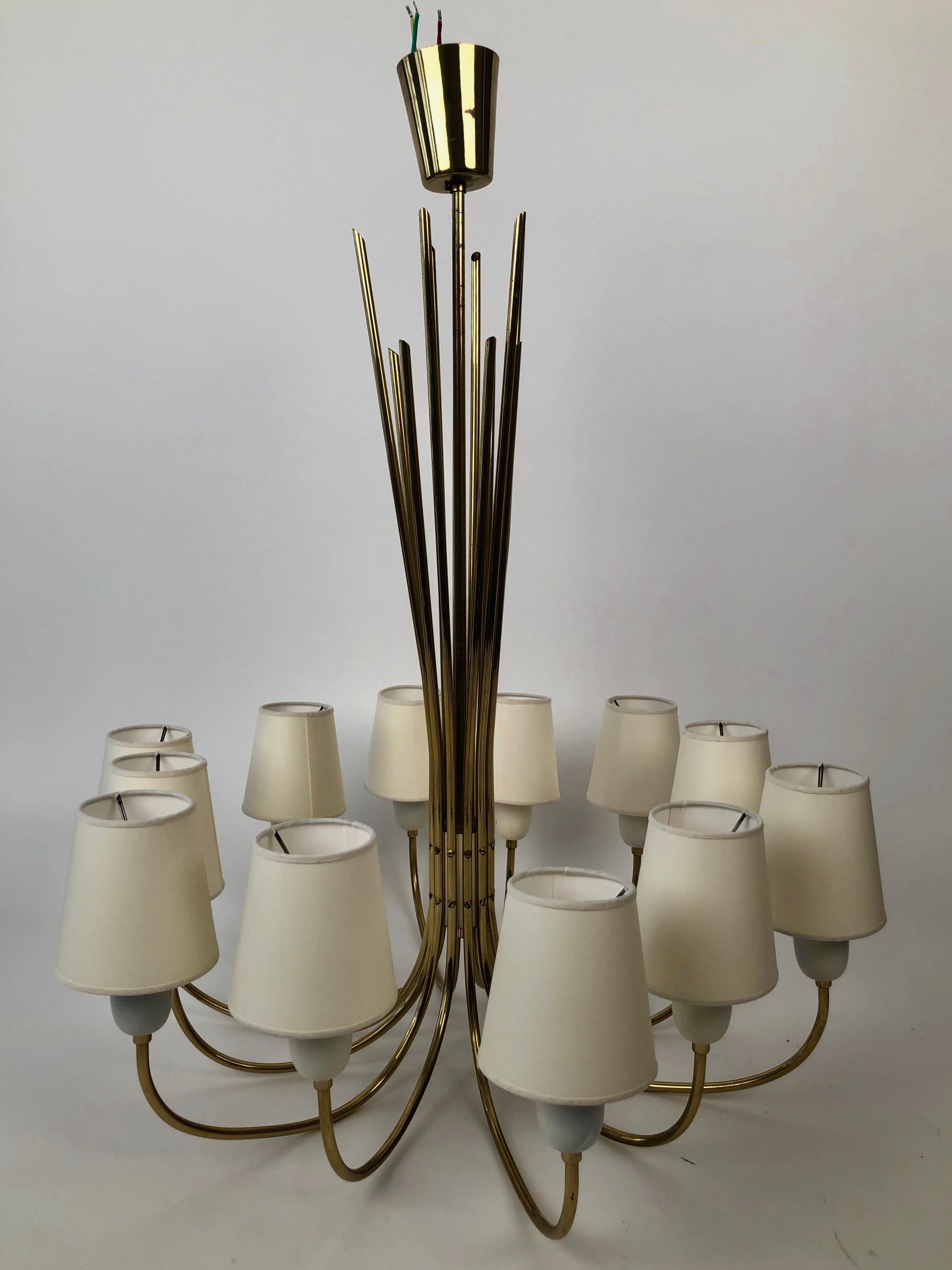 Lampadario a 12 bracci in ottone di J&T. Kalmar, Austria in vendita 1