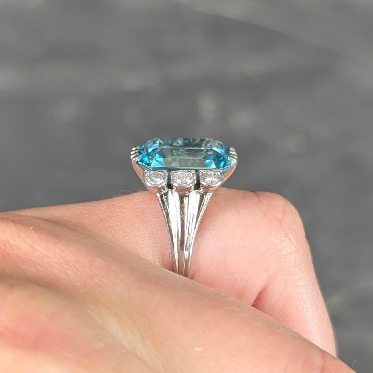 Mid-Century 12.00 CTW Zircon Diamond Platinum Vintage Cocktail Ring in vendita 6