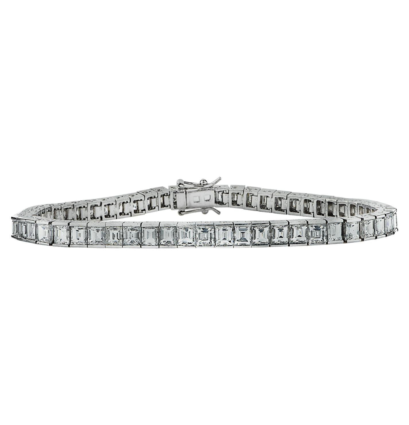 Mitte des Jahrhunderts 12,02 Karat Diamant-Tennisarmband im Carre'-Schliff  (Moderne) im Angebot