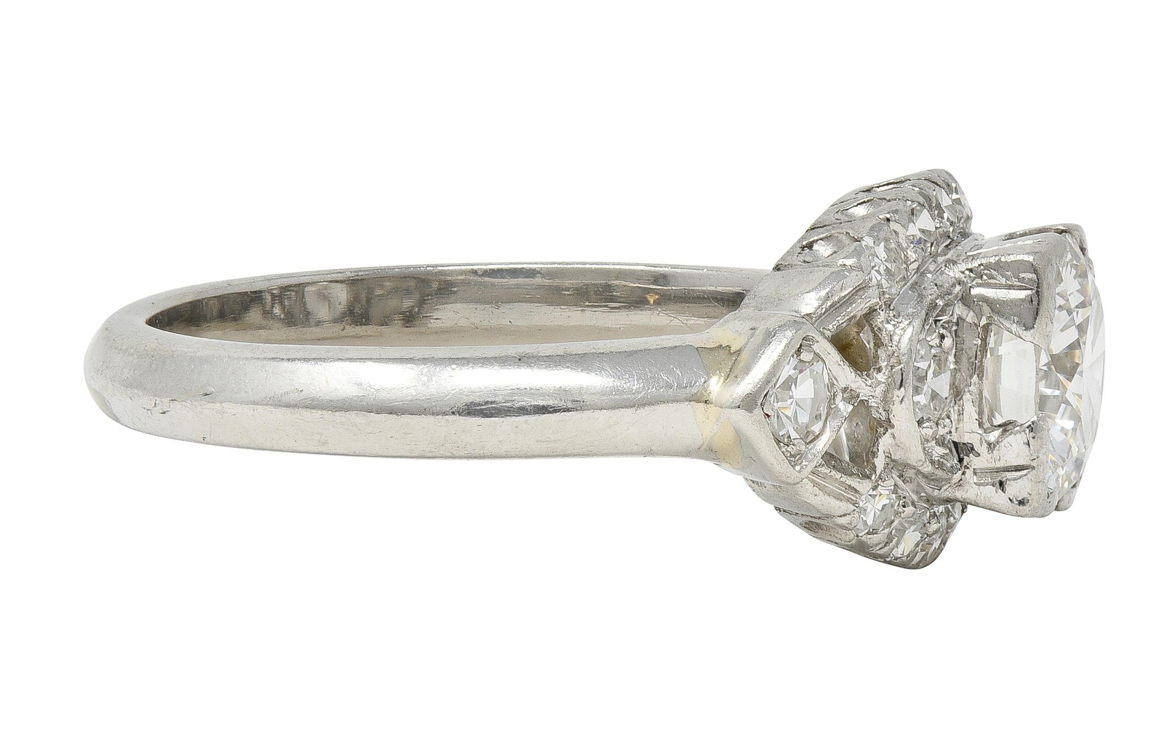 Moderno Anello di fidanzamento a grappolo vintage in platino con diamante da 1,24 CTW del Mid-Century in vendita