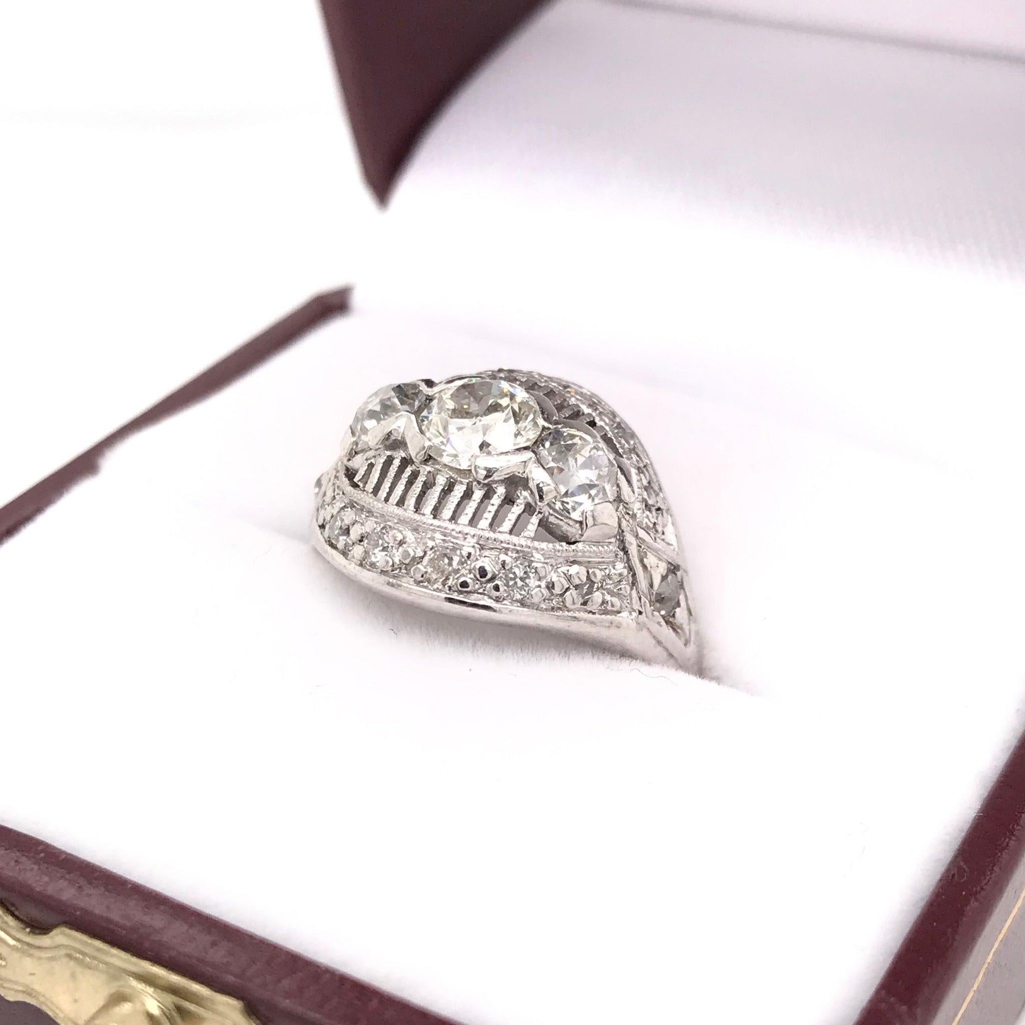 Mid Century 1.25 DTW Diamond and Platinum Ring In Good Condition For Sale In Montgomery, AL