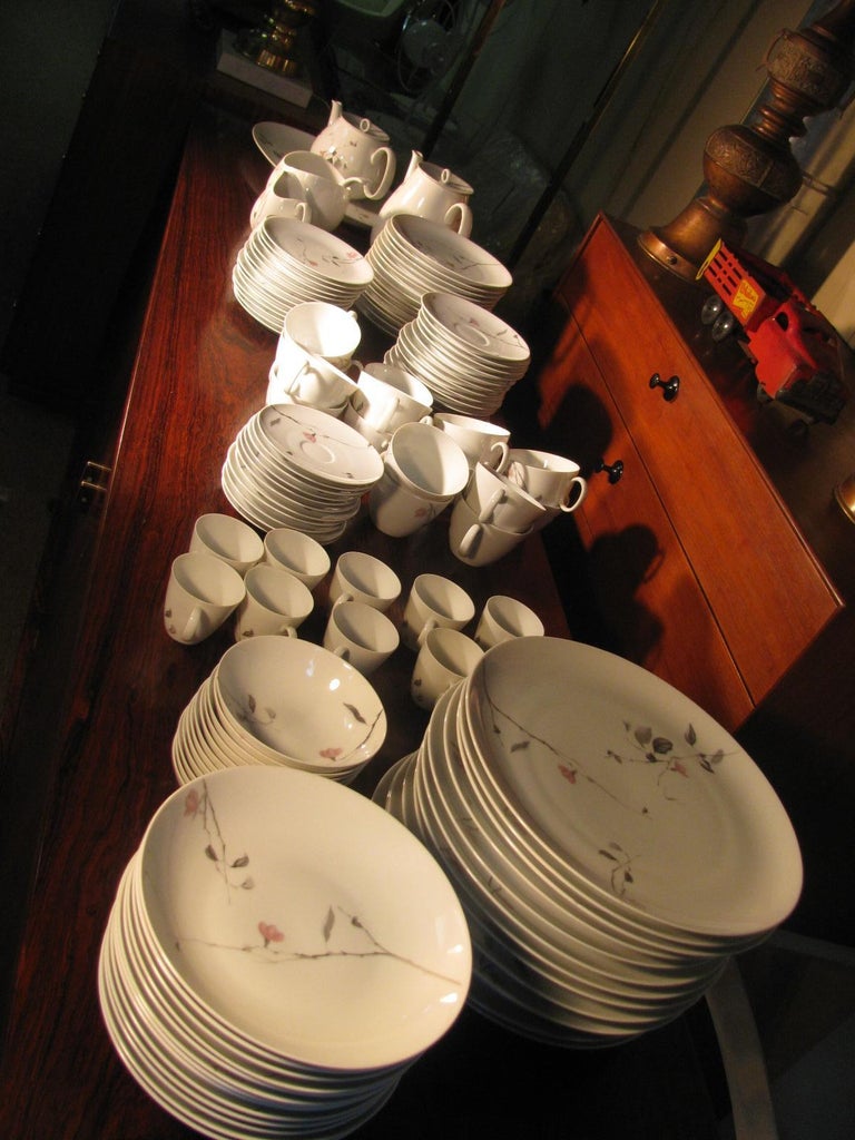 Mid Century 125 Piece Dinner Set by Raymond Loewy for Rosenthal Germany For Sale 2