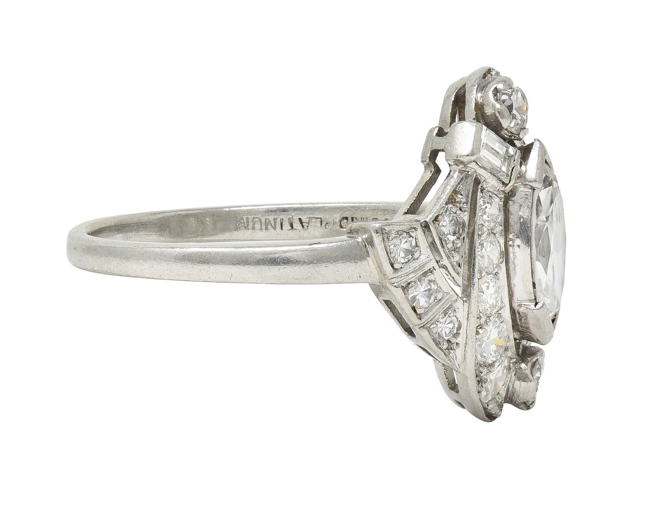 Taille Marquise Mid-Century 1.26 CTW Diamond Platinum Swirling Marquise Vintage Dinner Ring en vente