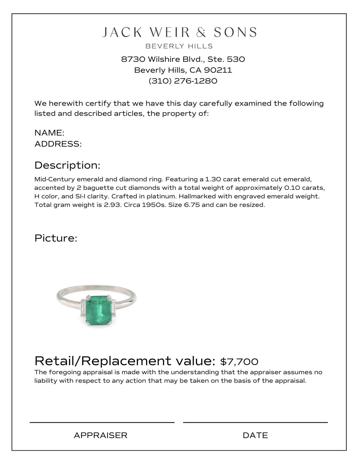 Platinring mit 1,30 Karat Smaragd und Diamant aus der Mitte des Jahrhunderts im Zustand „Hervorragend“ in Beverly Hills, CA