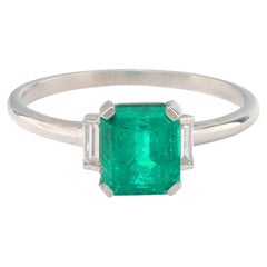 Platinring mit 1,30 Karat Smaragd und Diamant aus der Mitte des Jahrhunderts