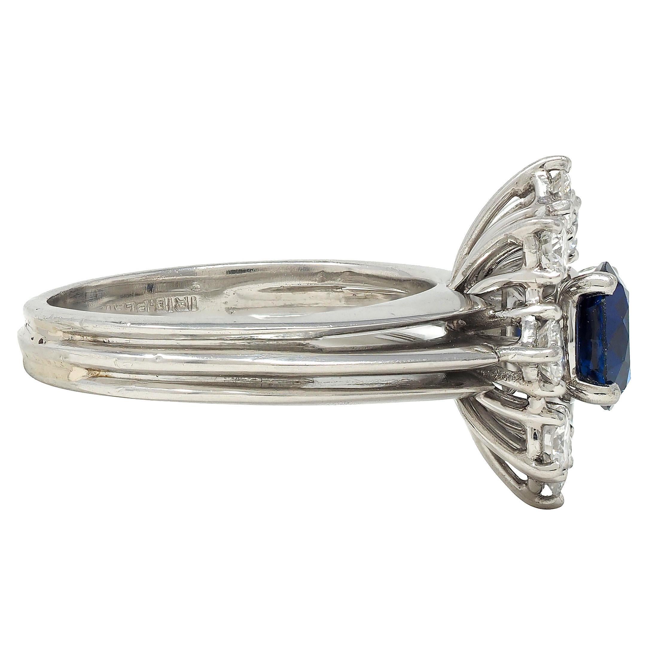 Taglio rotondo Anello aureola vintage in platino con zaffiro e diamante da 1,30 CTW di metà secolo in vendita
