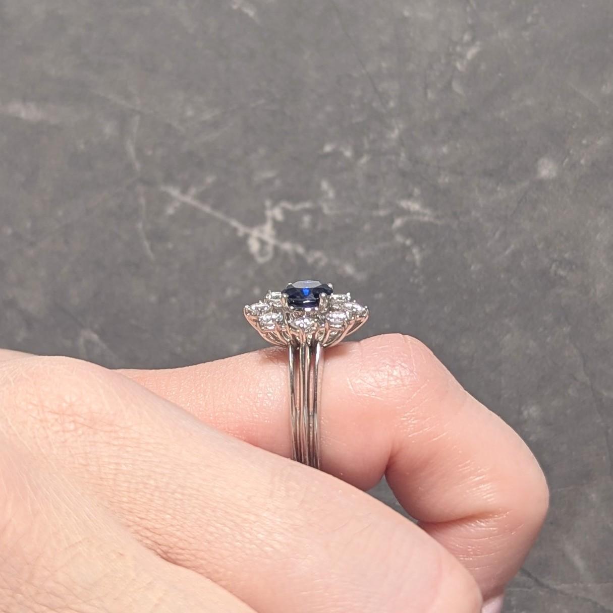 Anello aureola vintage in platino con zaffiro e diamante da 1,30 CTW di metà secolo in vendita 4