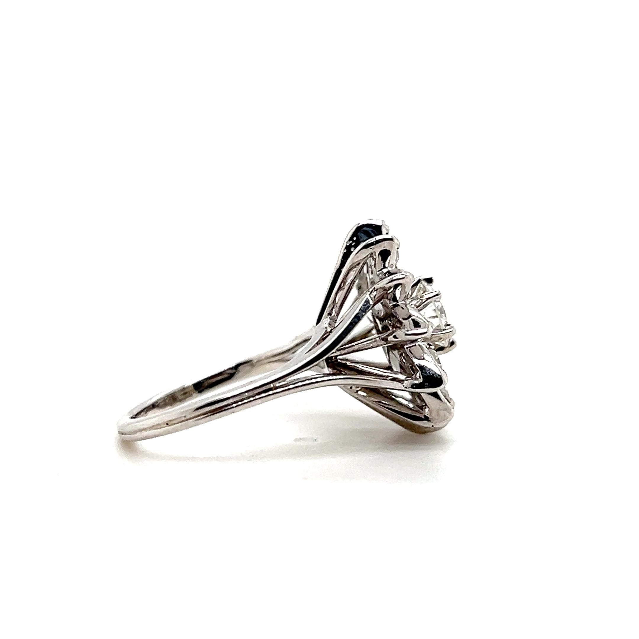 Anello a grappolo con motivo floreale in oro bianco di metà secolo con diamante da 1,34 TCW 1950s in vendita 5