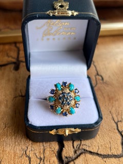 Cocktailring im Mid-Century-Stil mit 1,34 TCW Saphir und Türkis, aus 14-karätigem Gelbgold