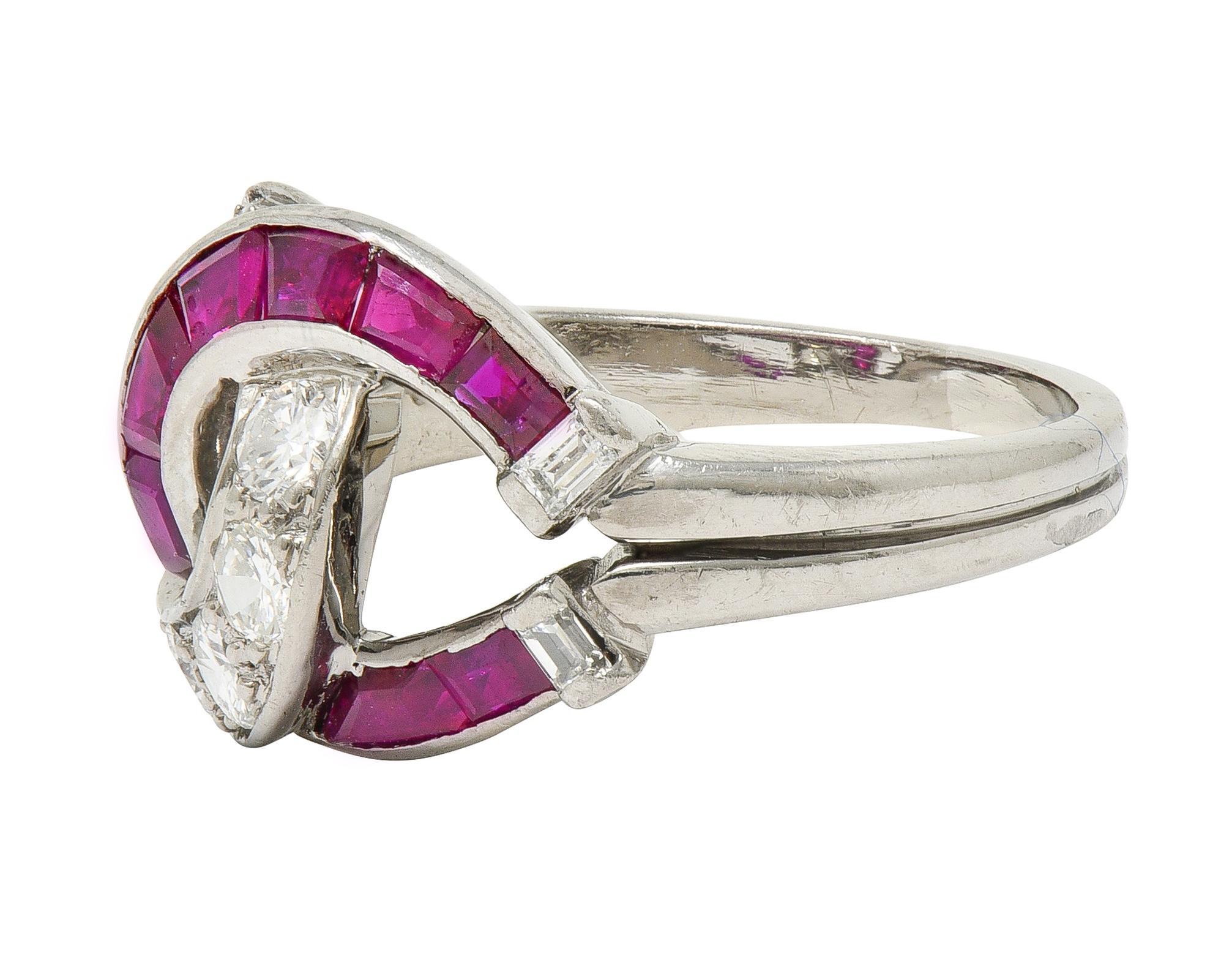 Bague double fer à cheval en platine avec diamant et rubis 1,35 CTW Mid-Century Excellent état - En vente à Philadelphia, PA