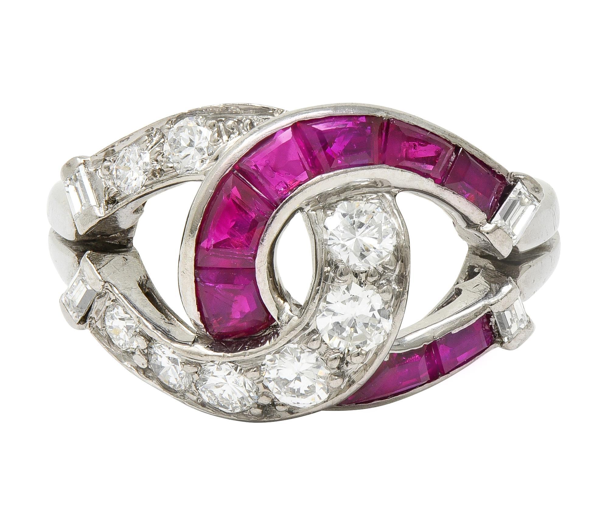 Bague double fer à cheval en platine avec diamant et rubis 1,35 CTW Mid-Century en vente