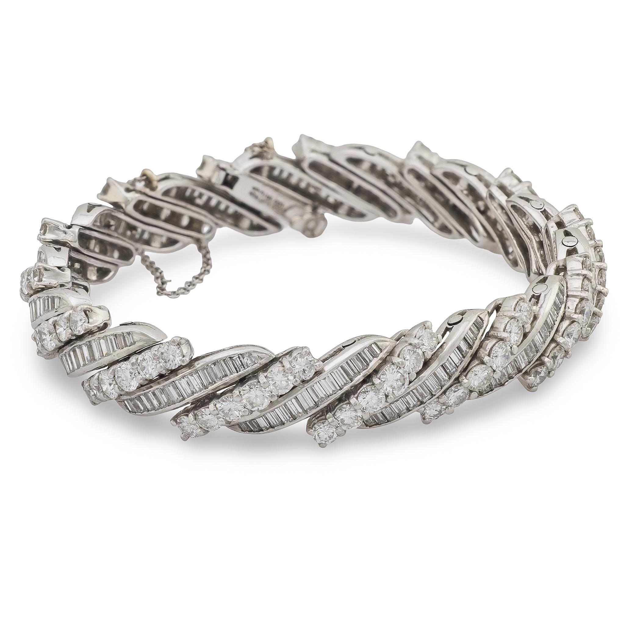 Mid Century 13,50 Karat runde und Baguette-Diamanten Platin-Armband (Moderne) im Angebot
