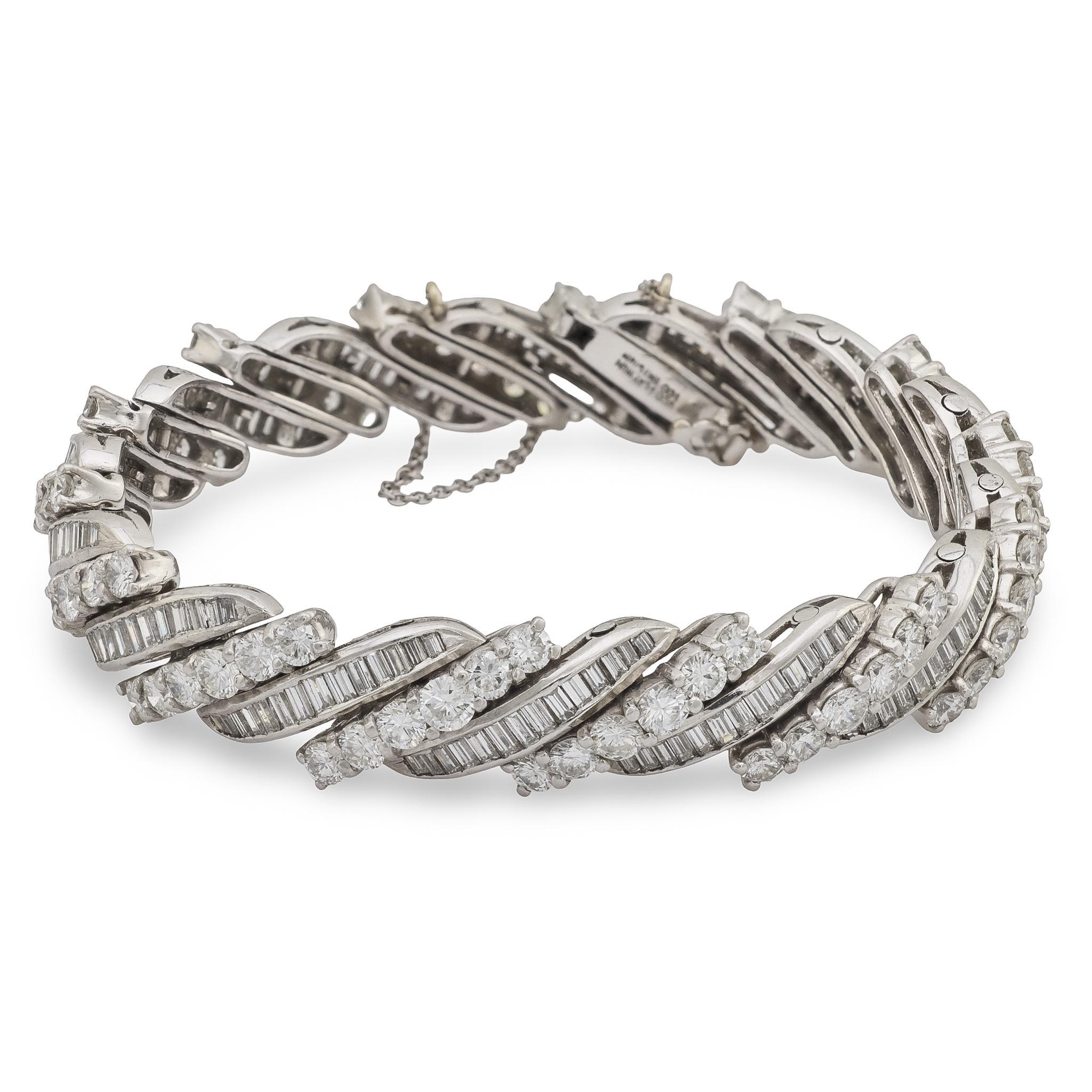 Mid Century 13,50 Karat runde und Baguette-Diamanten Platin-Armband im Angebot 2