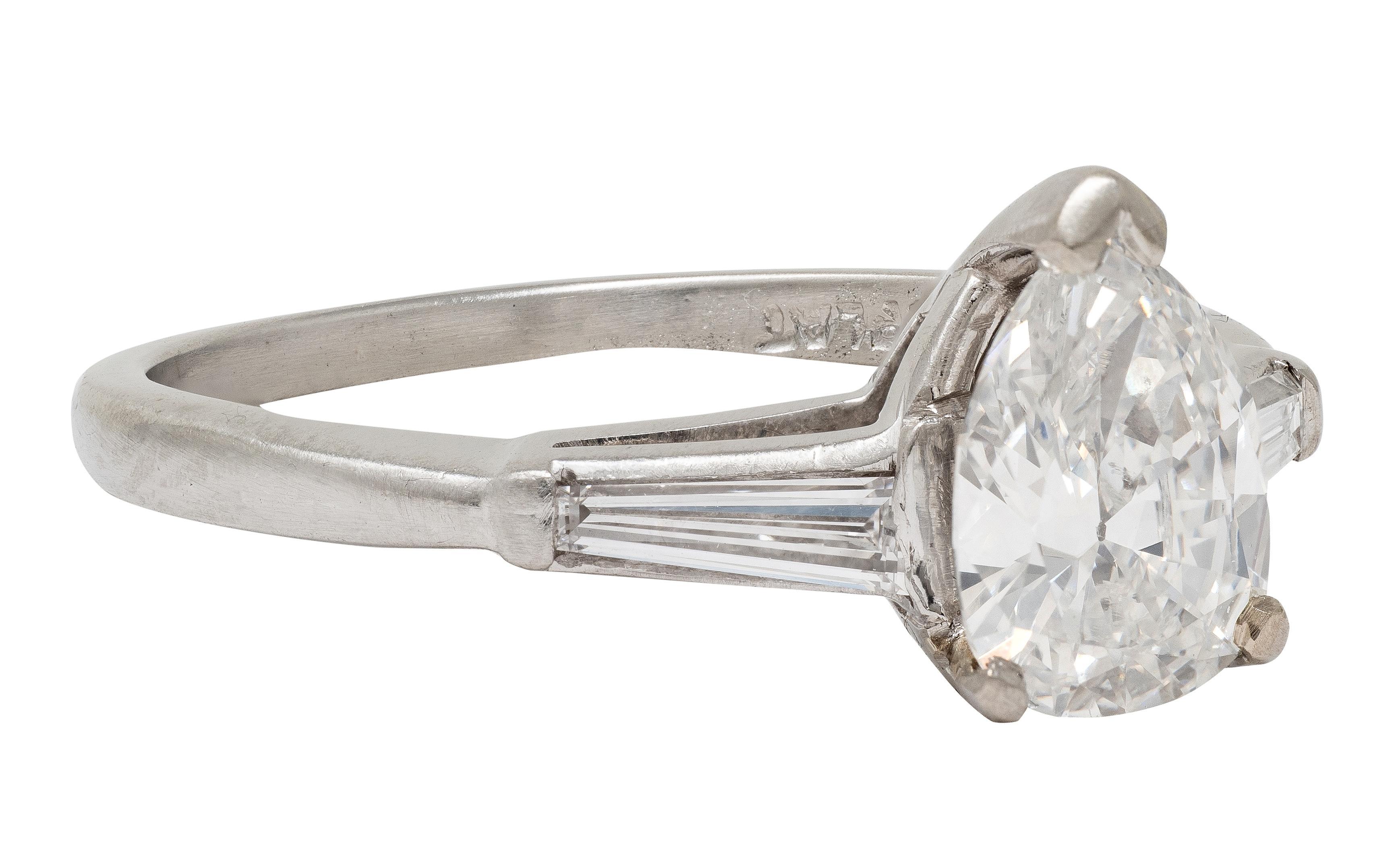 Taglio a goccia Anello di fidanzamento vintage in platino con diamante taglio pera da 1,36 CTW del Mid-Century in vendita