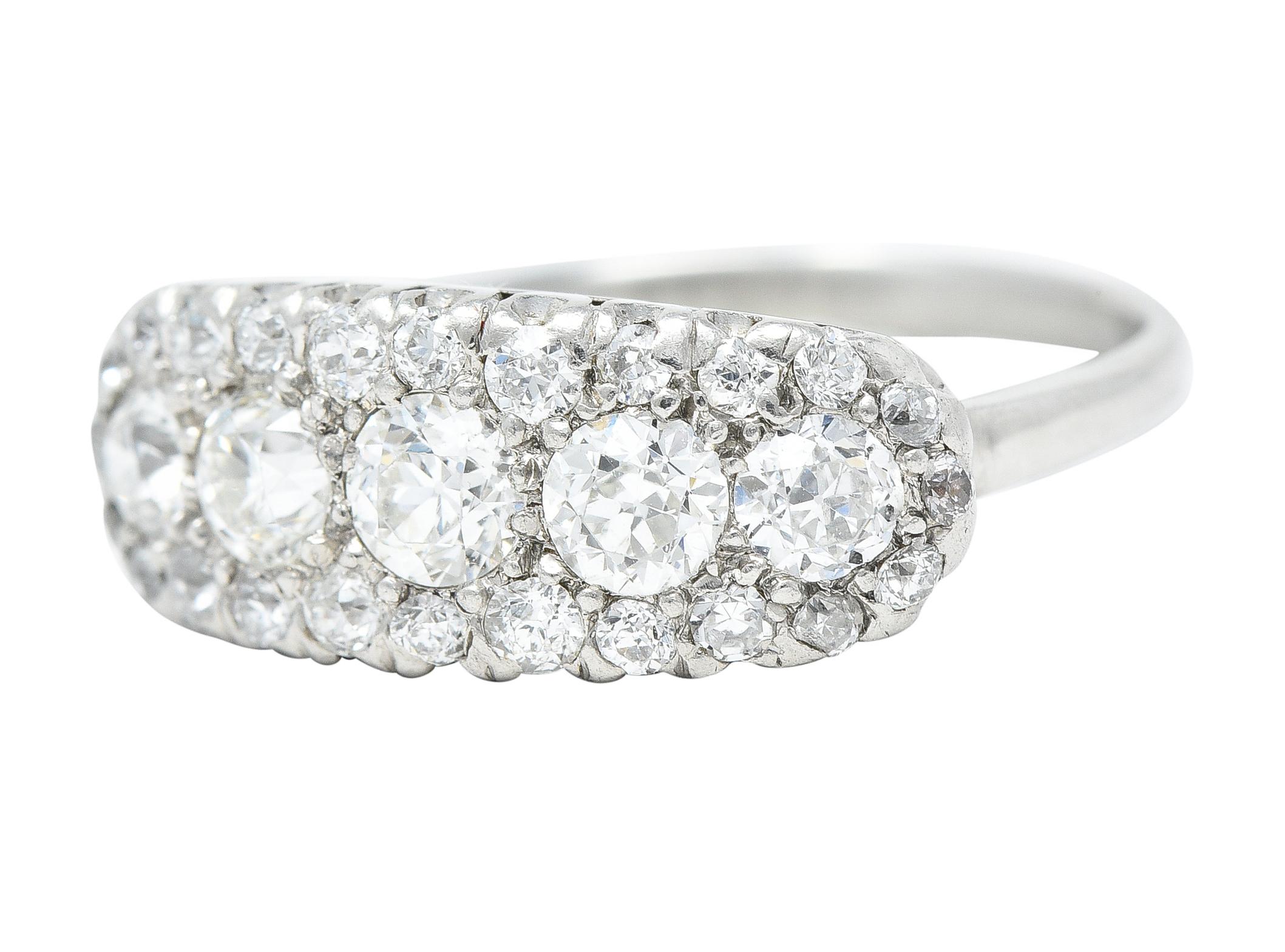 Platin-Cluster-Fischschwanzring mit 1,39 Karat Diamant im alteuropäischen Schliff, Mitte des Jahrhunderts 1